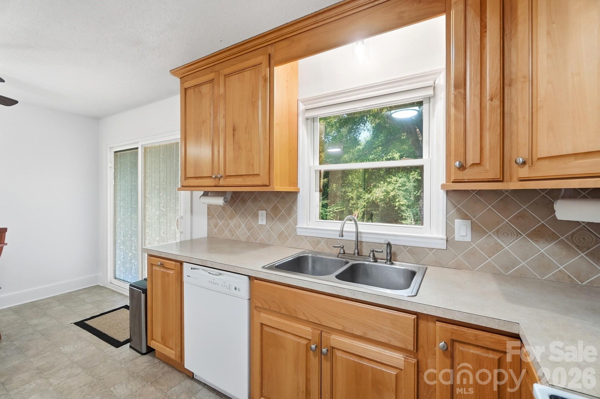 2818 Castlebrook Drive — Monroe