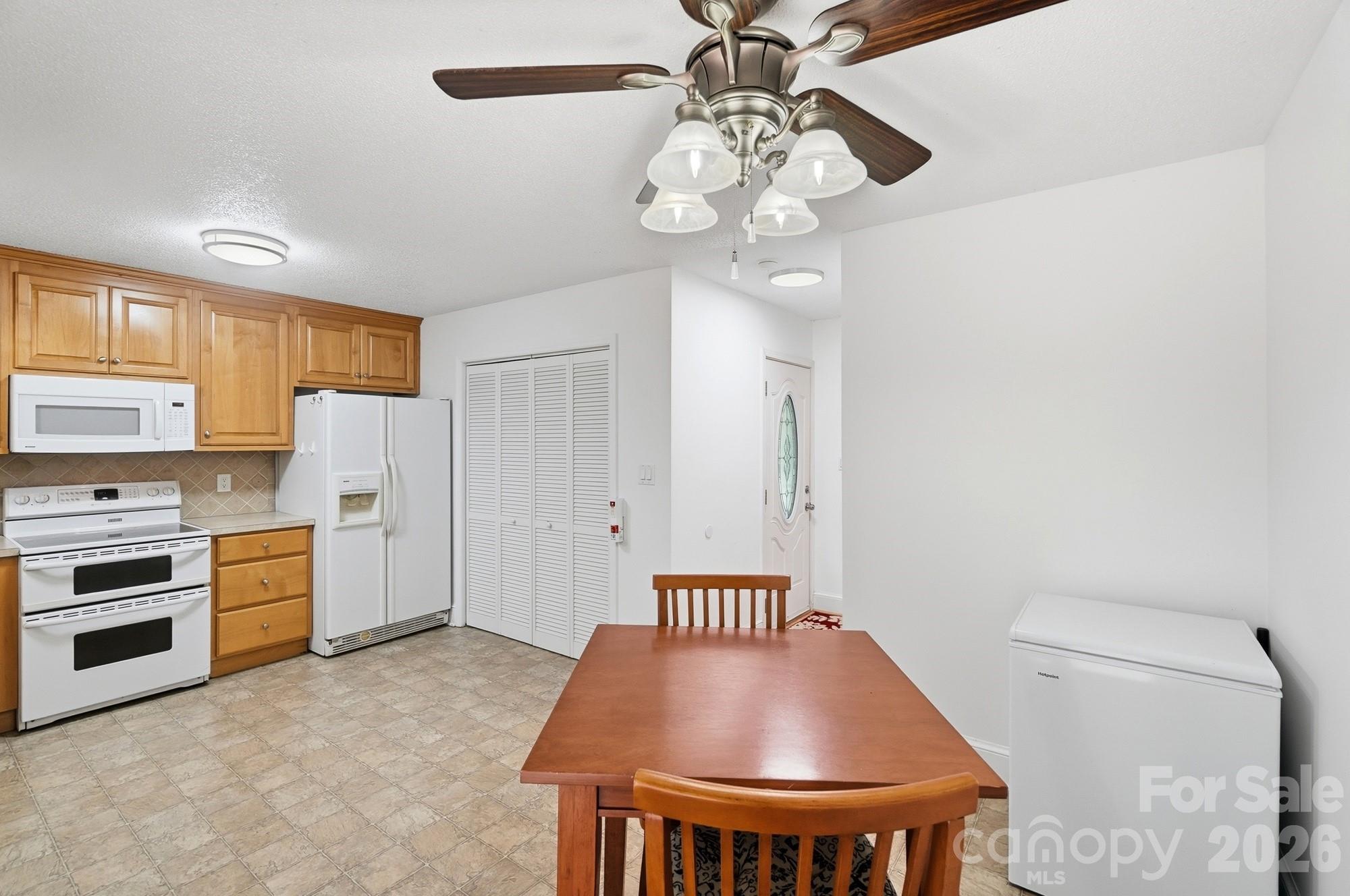 2818 Castlebrook Drive — Monroe
