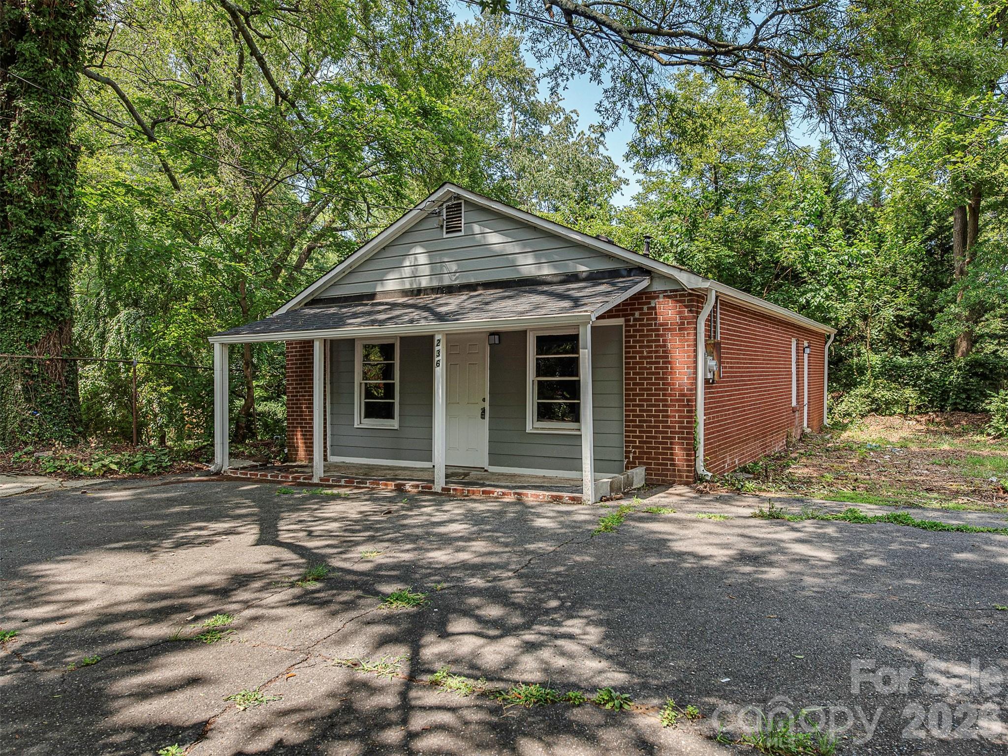 234 S Academy Street — Mooresville