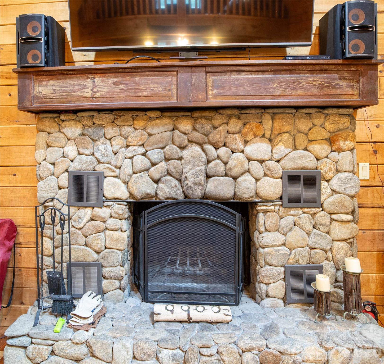 400 Amber Drive — Bakersville