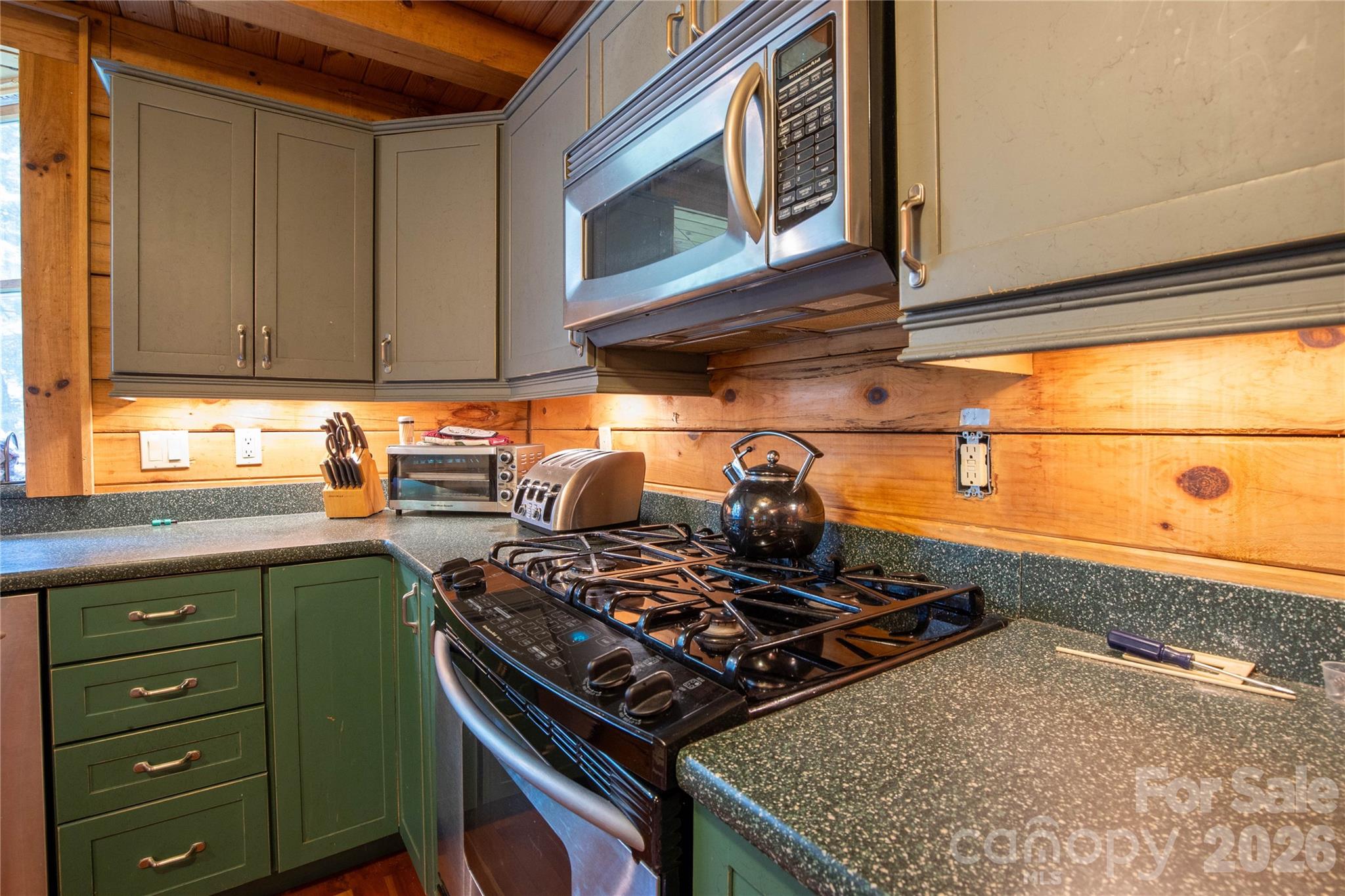 400 Amber Drive — Bakersville