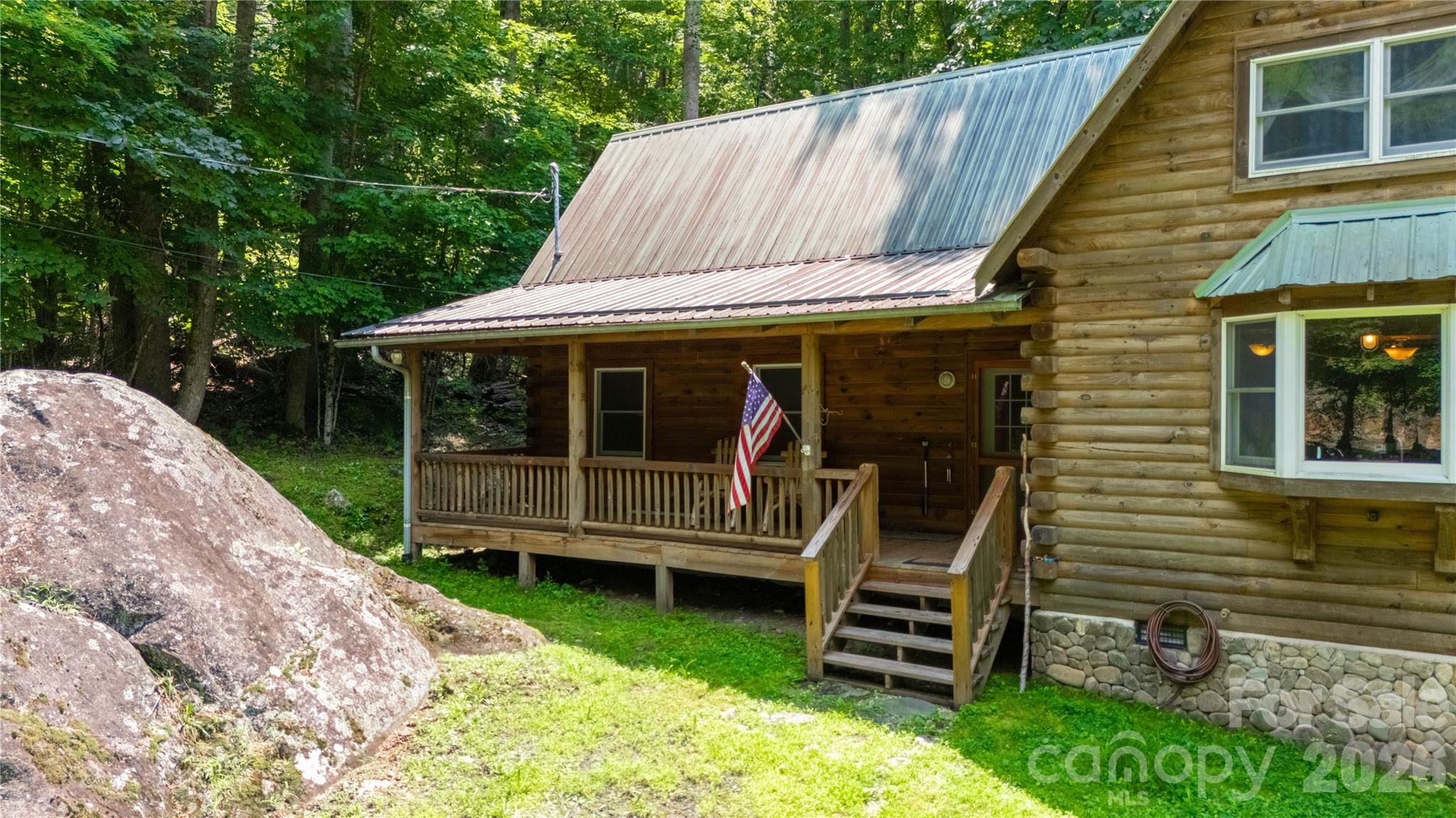 400 Amber Drive — Bakersville