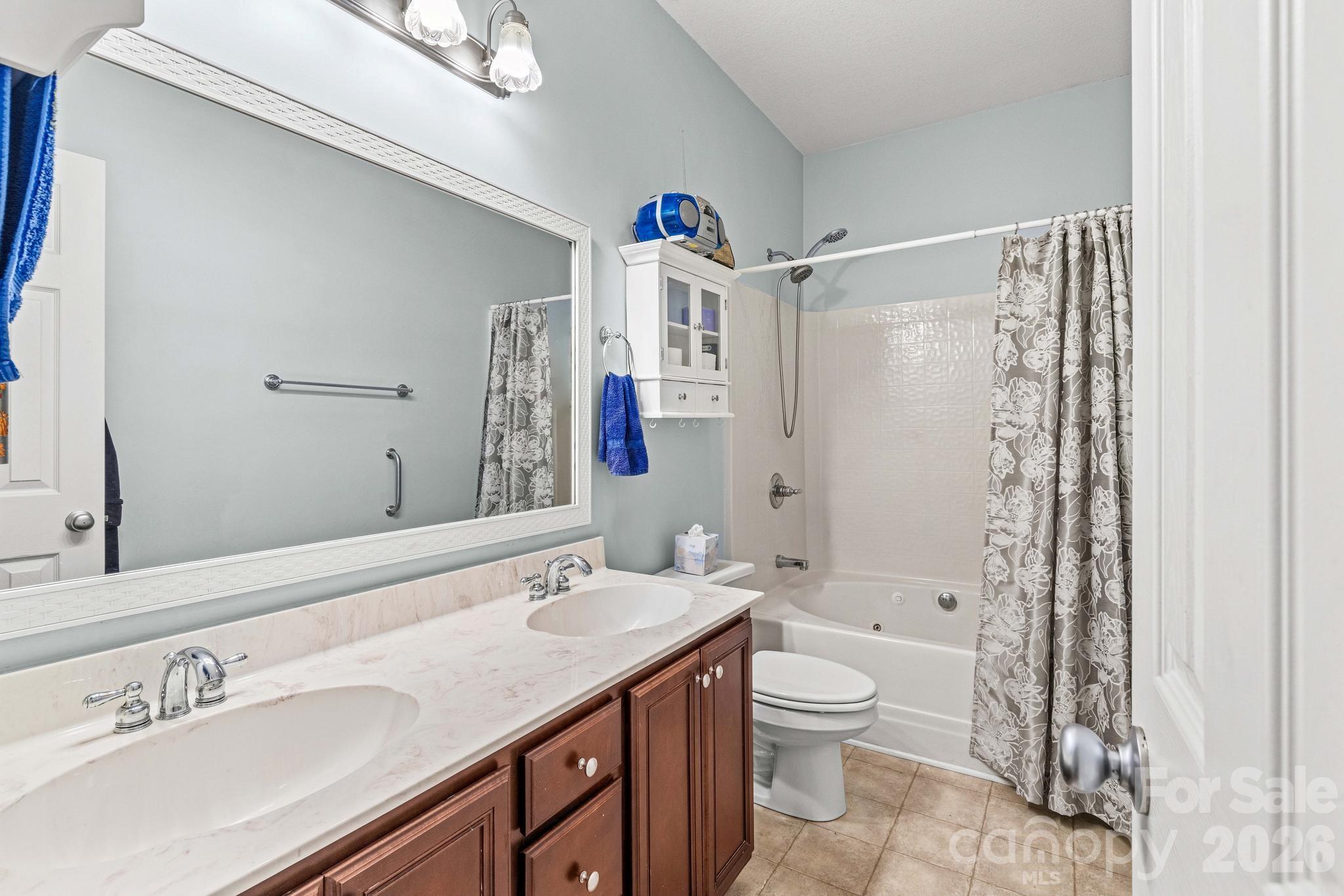 276 Falcon Crest Lane — Salisbury