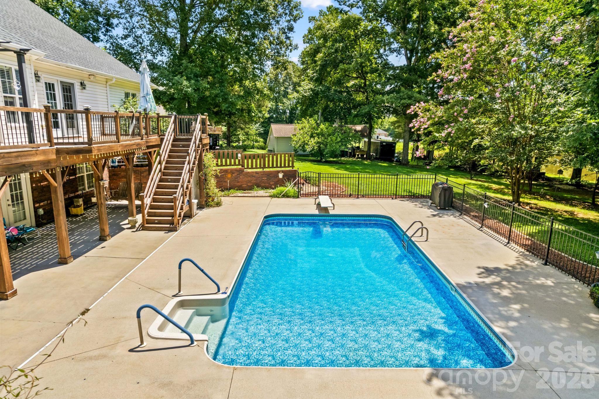 276 Falcon Crest Lane — Salisbury