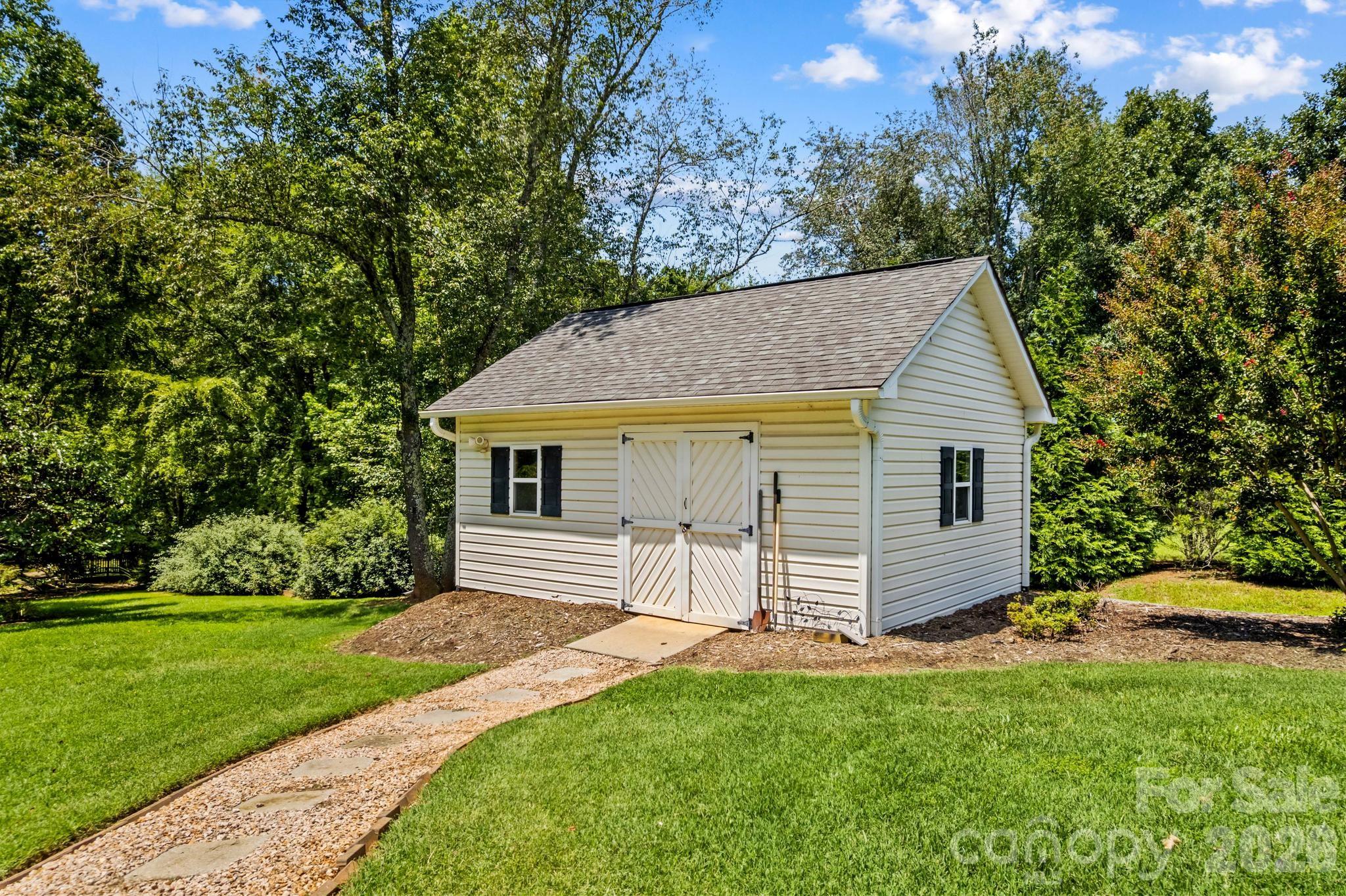 276 Falcon Crest Lane — Salisbury