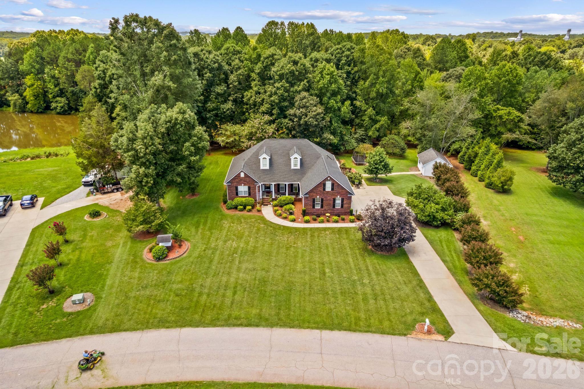 276 Falcon Crest Lane — Salisbury