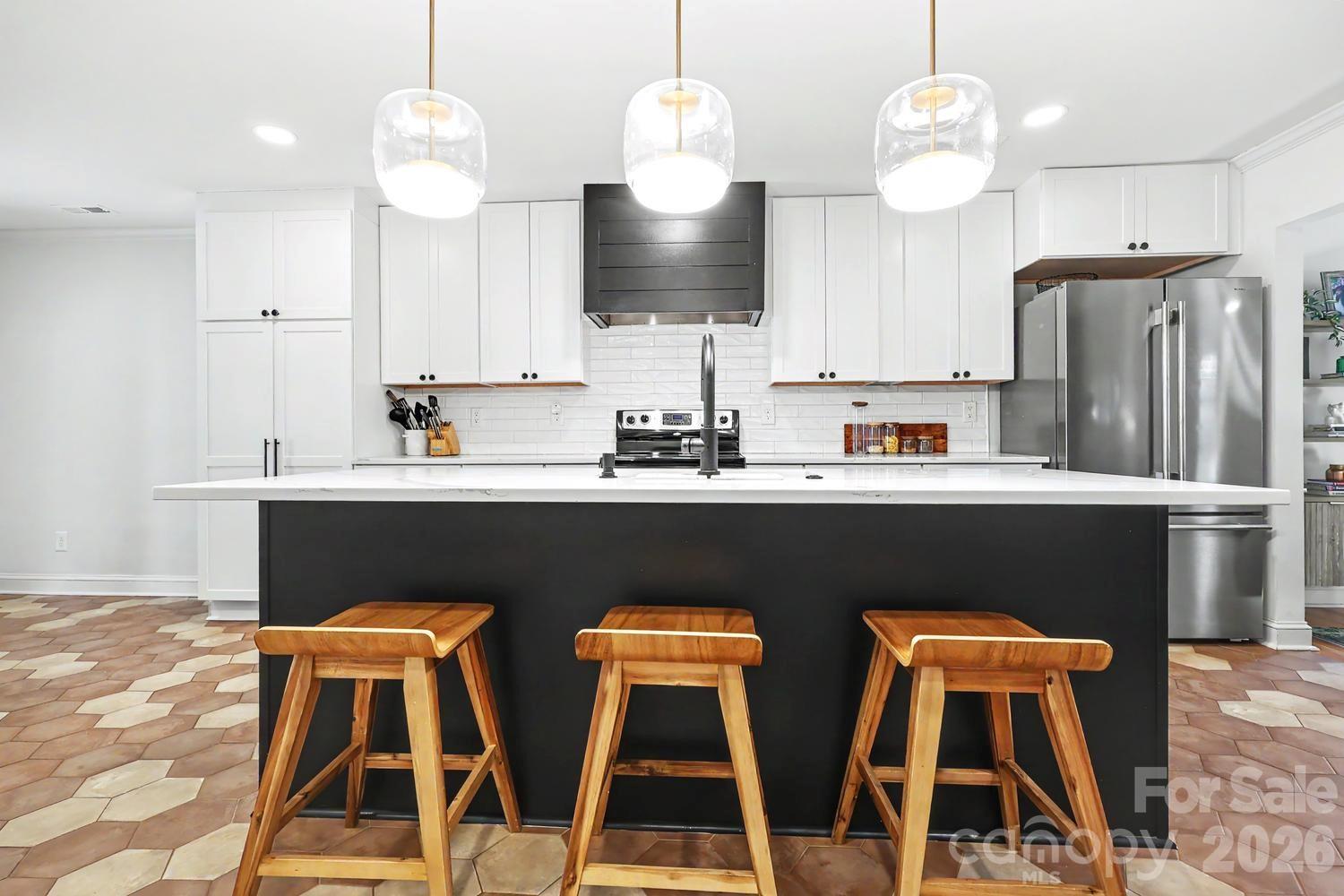 1333 Cortland Road E — Charlotte