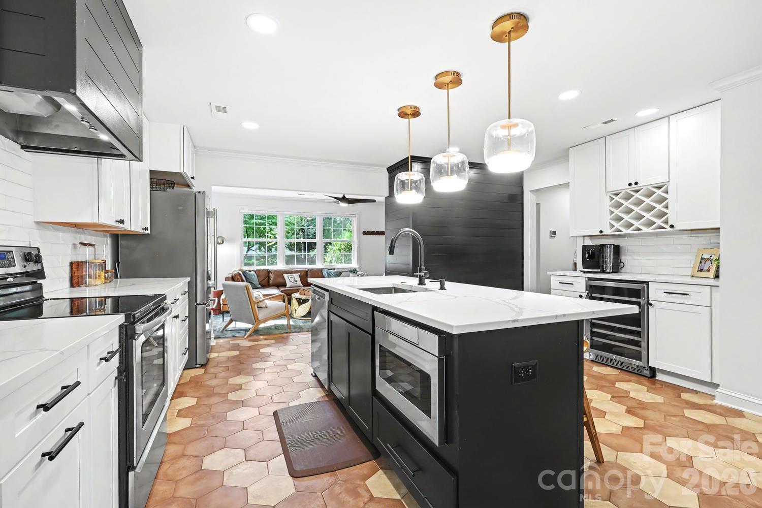 1333 Cortland Road E — Charlotte