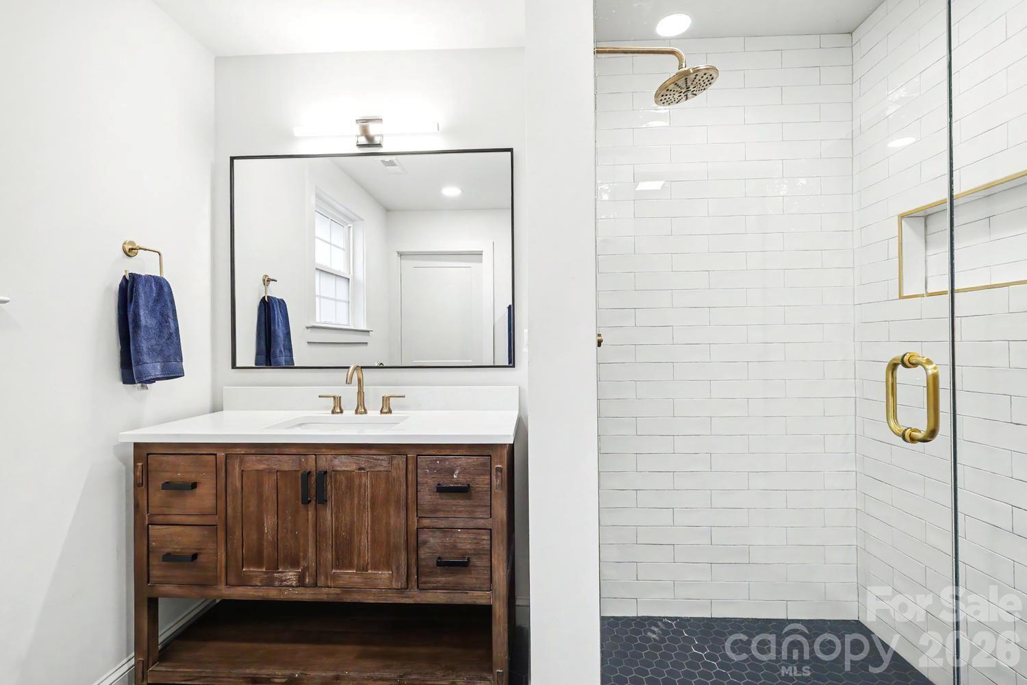 1333 Cortland Road E — Charlotte