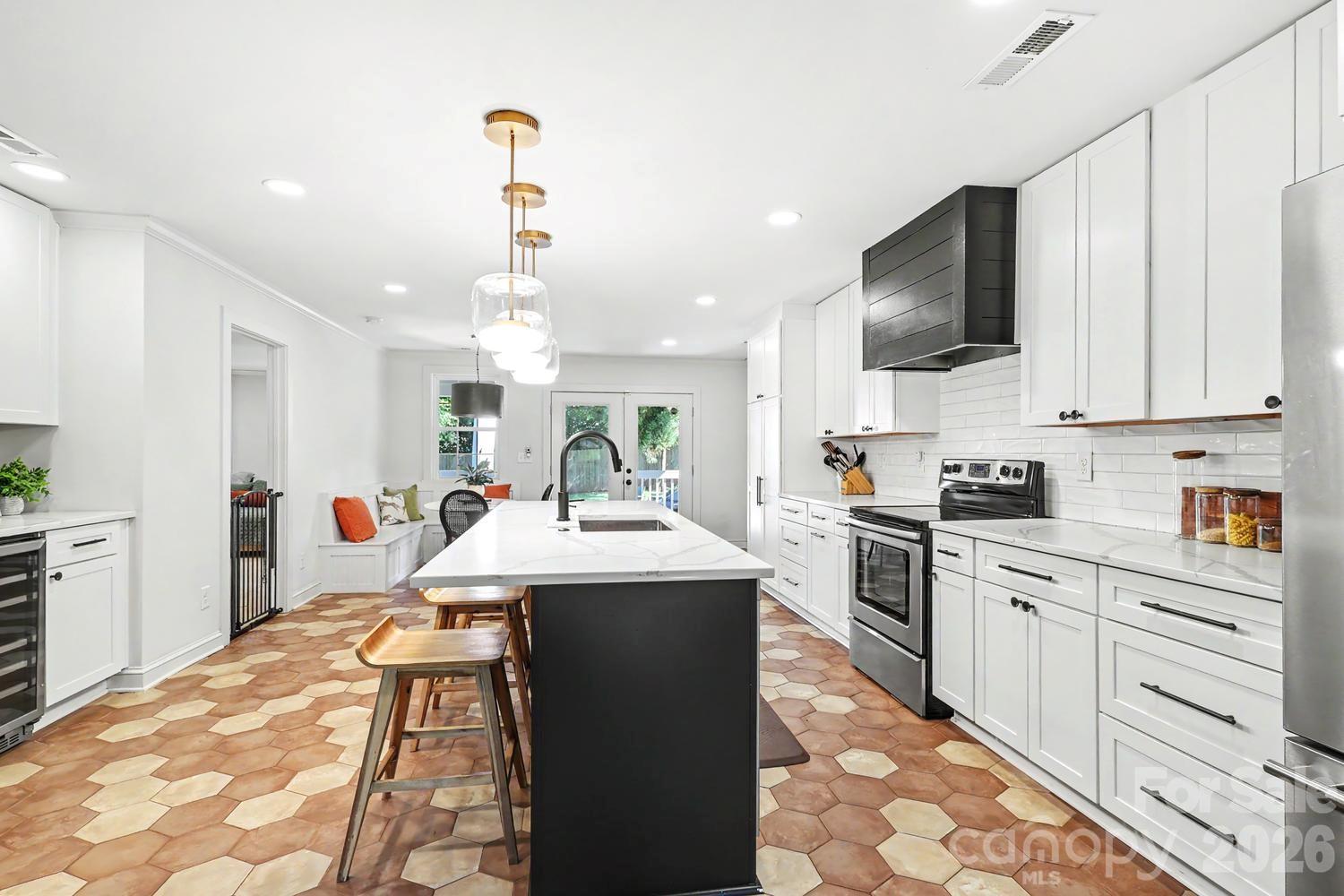 1333 Cortland Road E — Charlotte