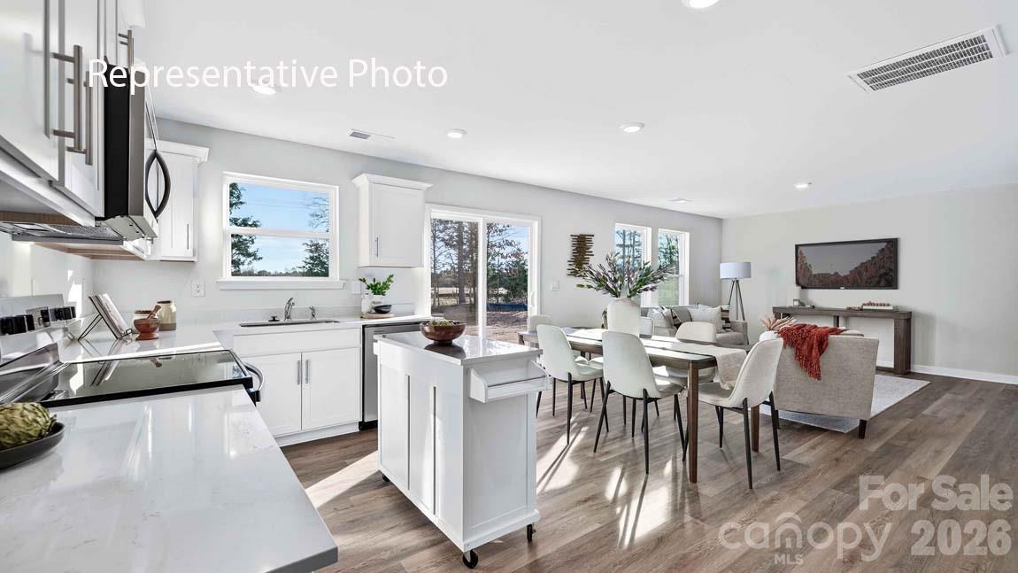 2121 10th Street SE — Hickory