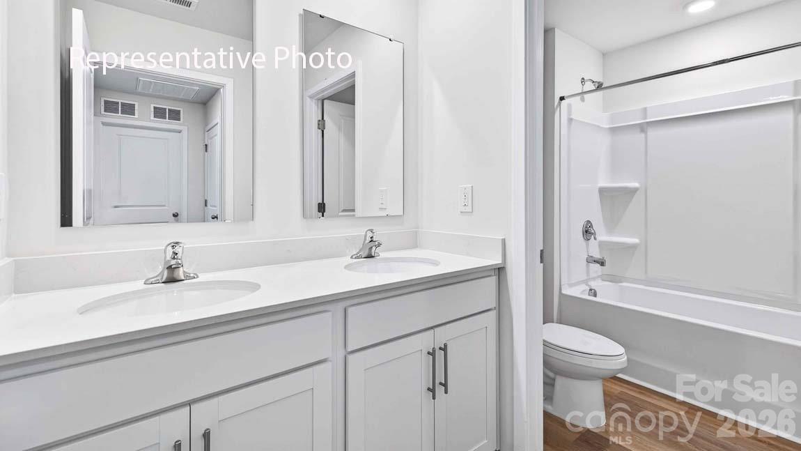 2121 10th Street SE — Hickory