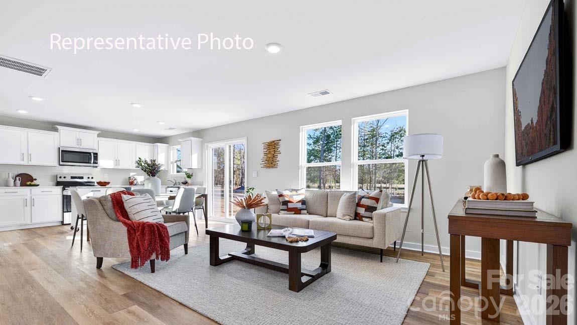 2121 10th Street SE — Hickory