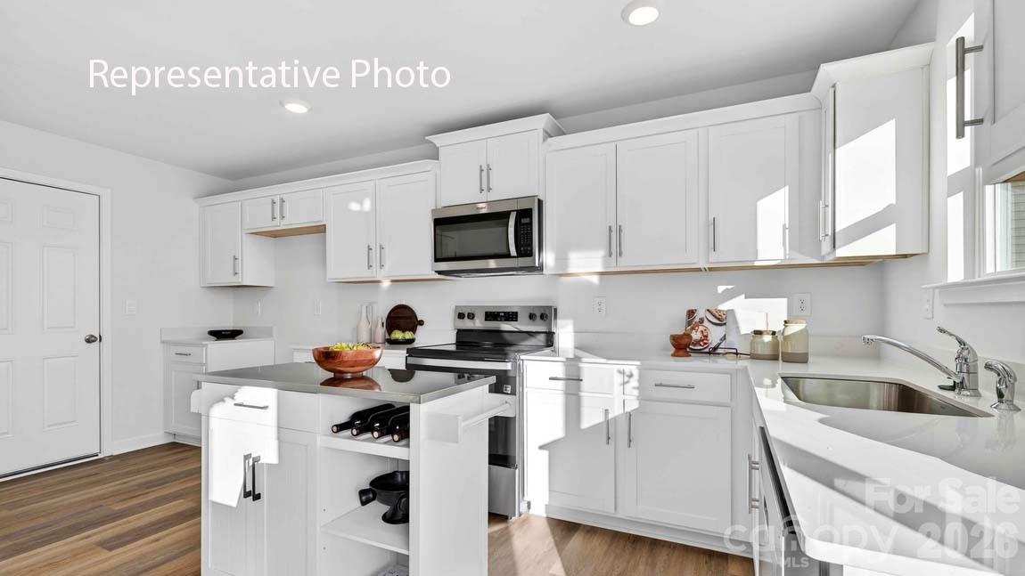2121 10th Street SE — Hickory