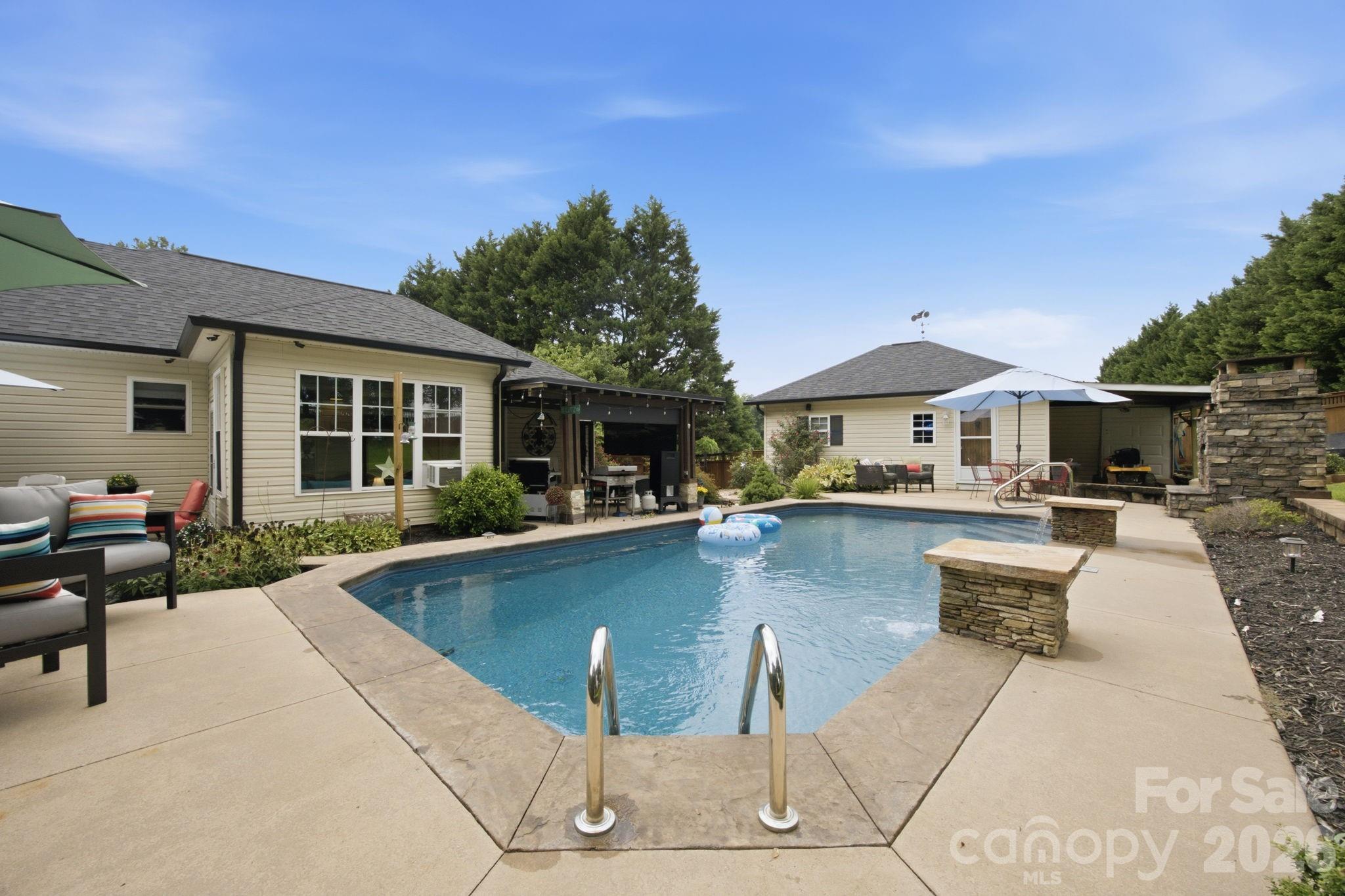 359 Huffstetler Lake Road — Dallas