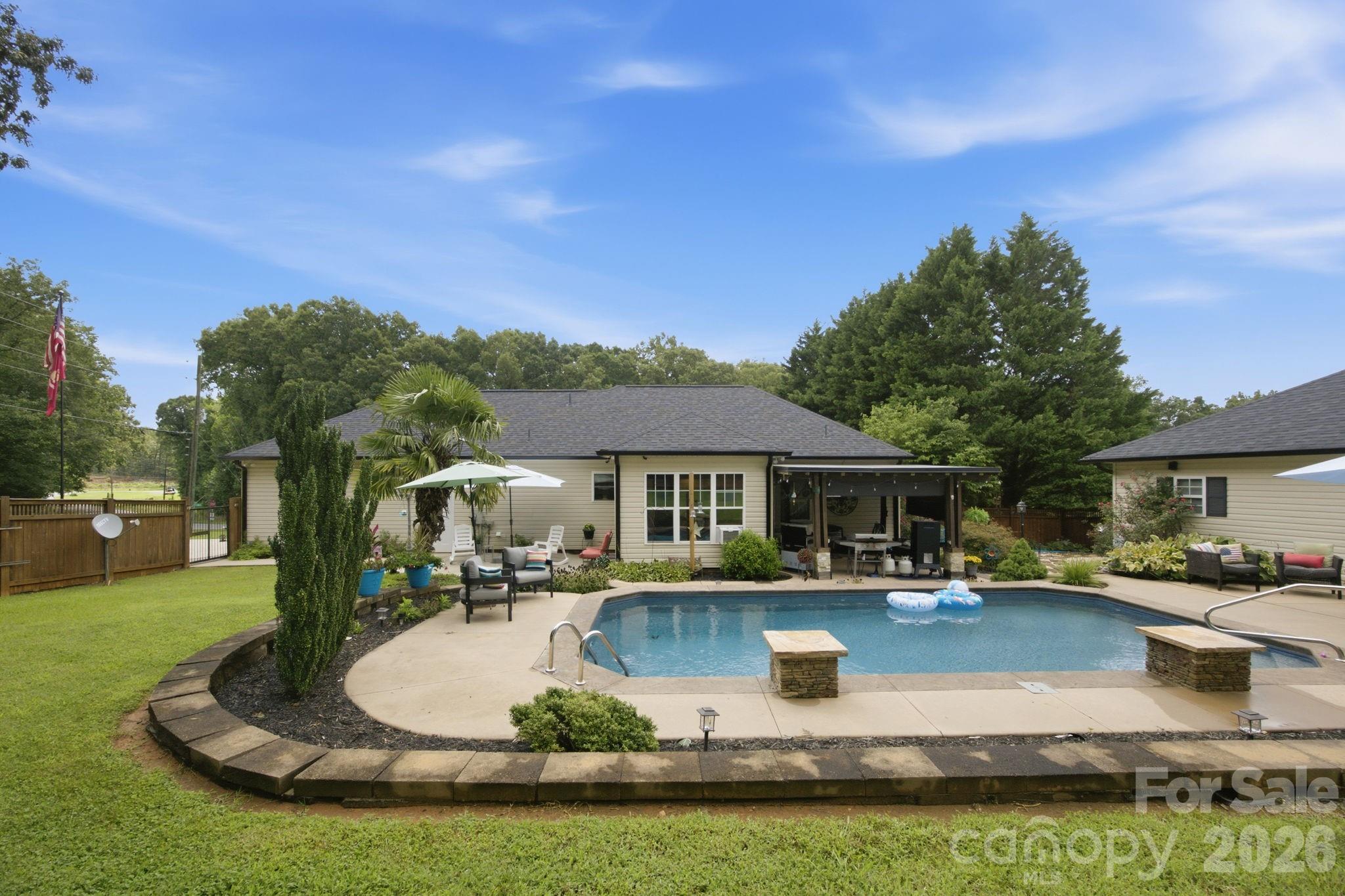 359 Huffstetler Lake Road — Dallas