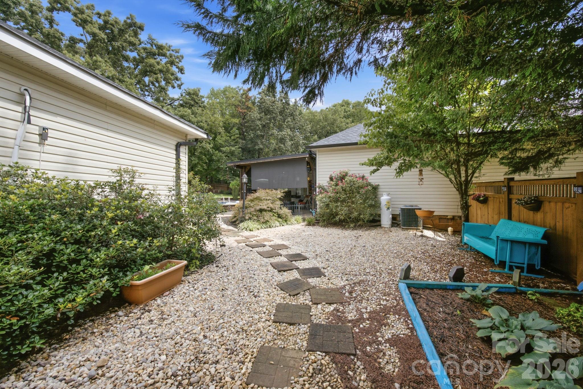 359 Huffstetler Lake Road — Dallas