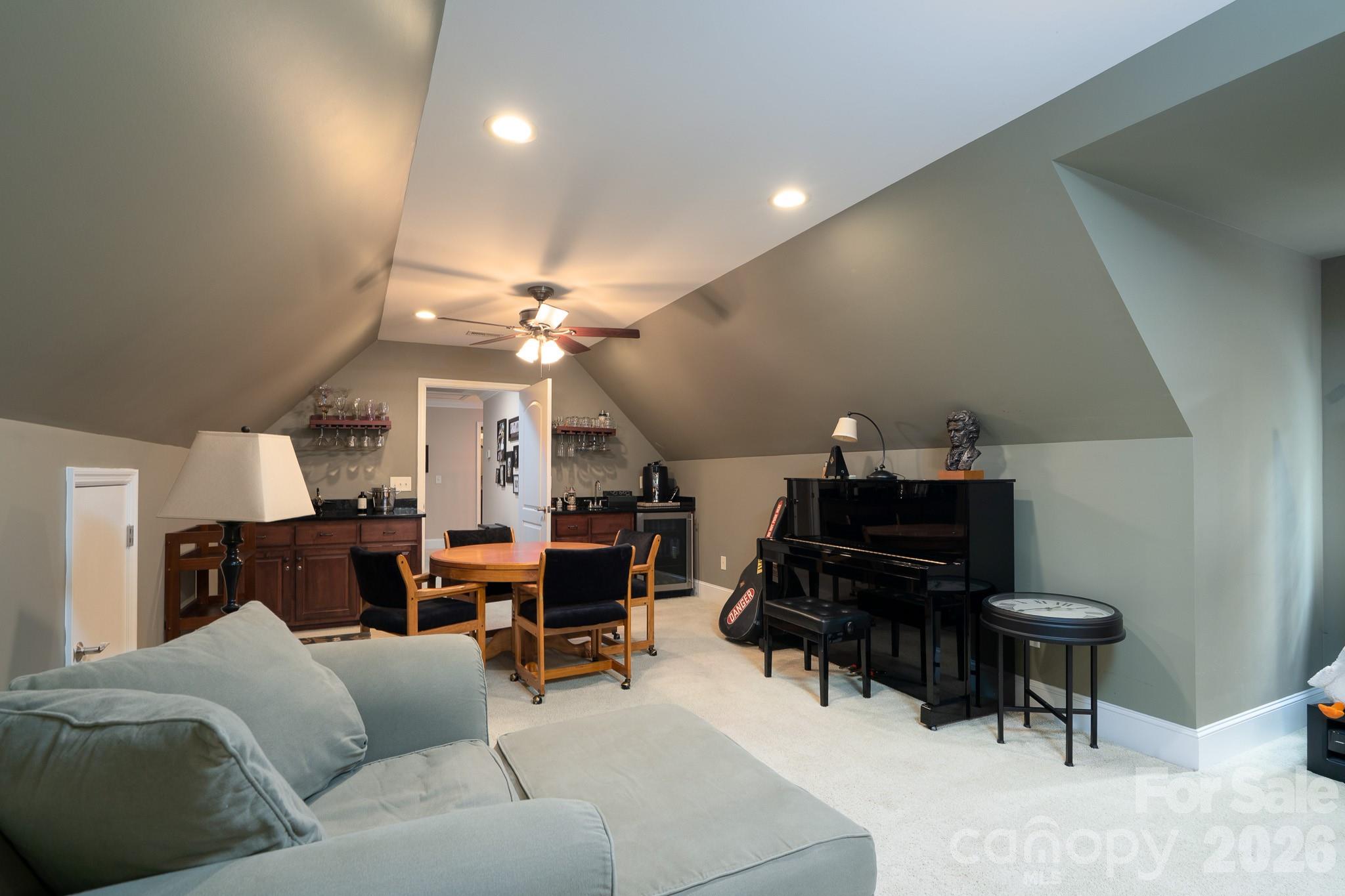 347 Millingport Lane — New London