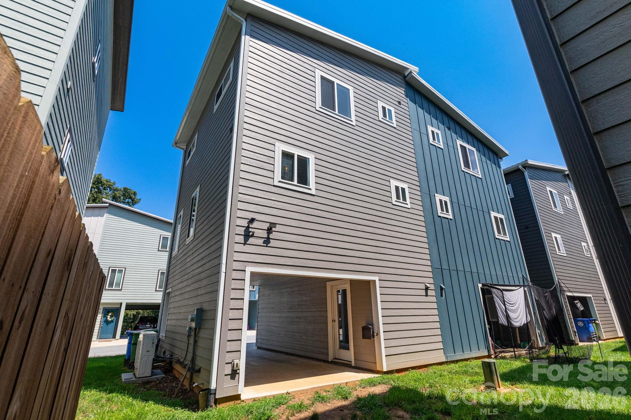 56 W Cascade Street — Asheville