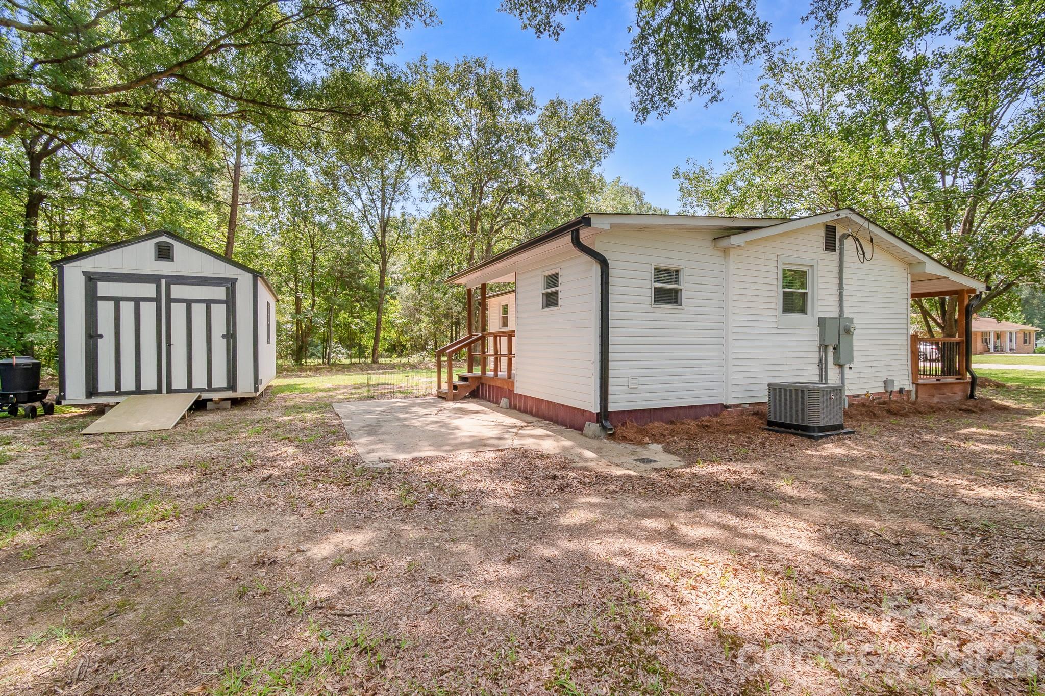 1218 Hammond Carnes Road — Lancaster