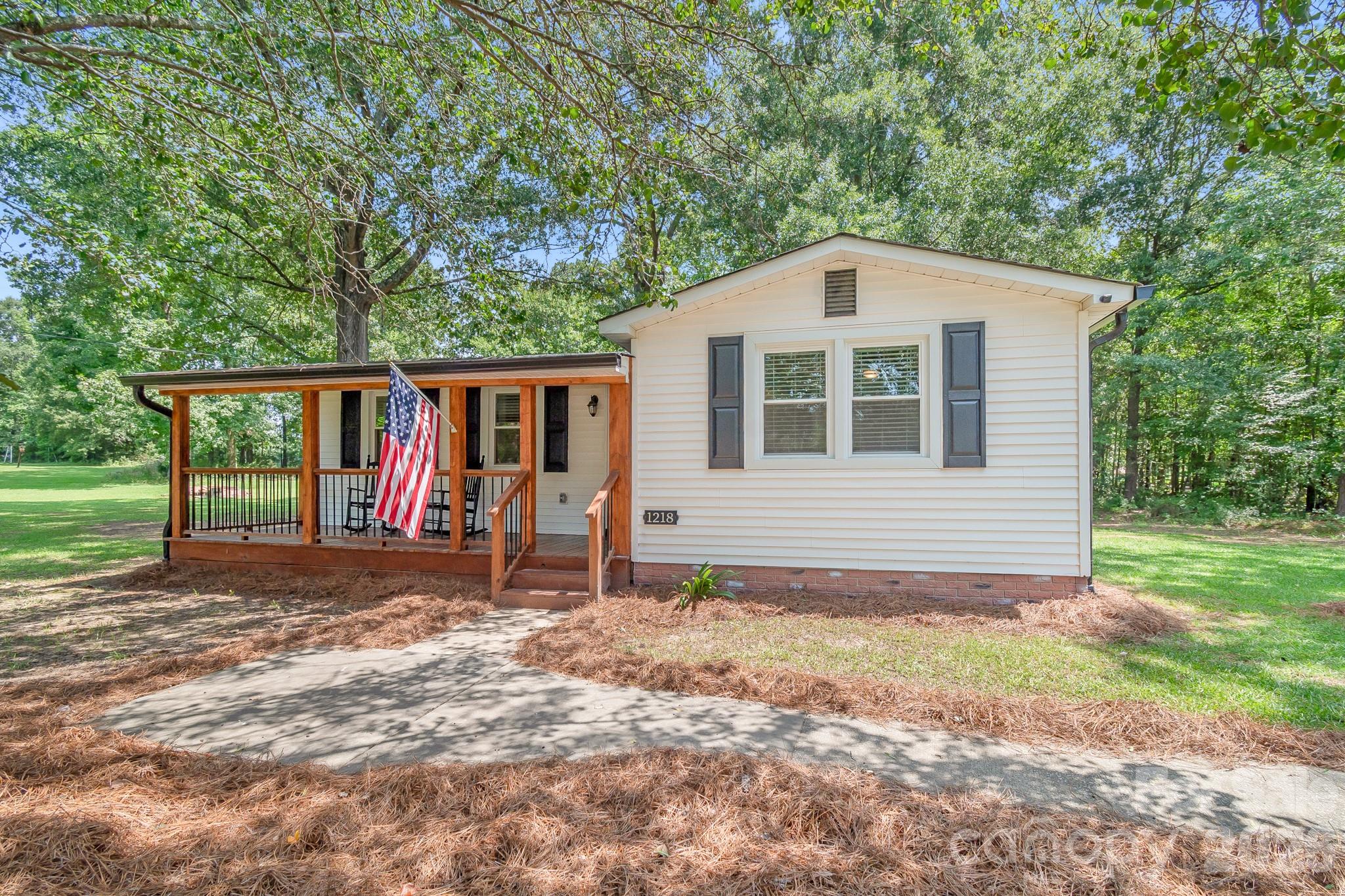 1218 Hammond Carnes Road — Lancaster