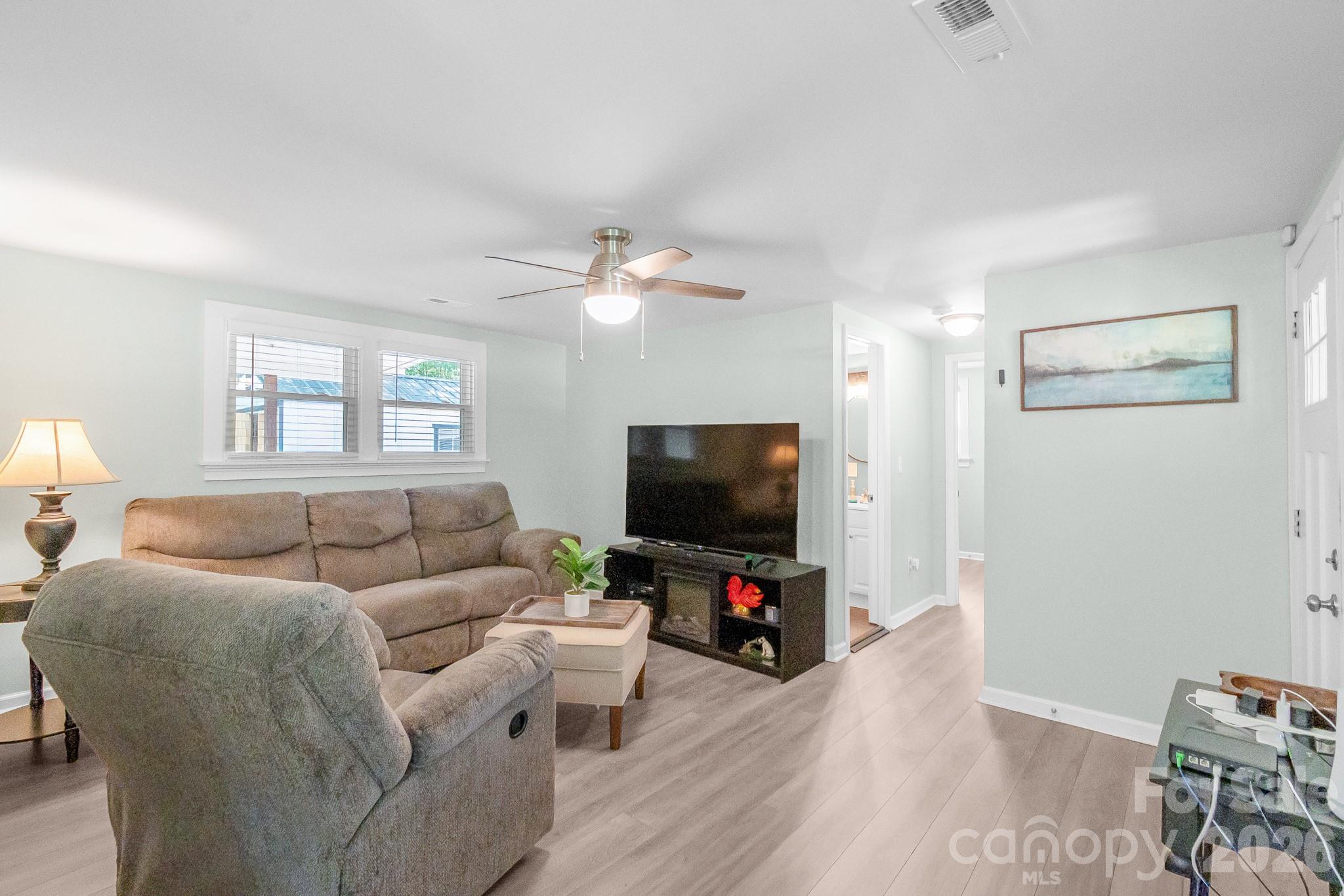 1218 Hammond Carnes Road — Lancaster