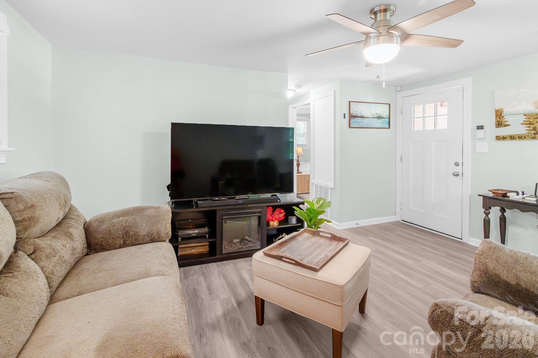 1218 Hammond Carnes Road — Lancaster