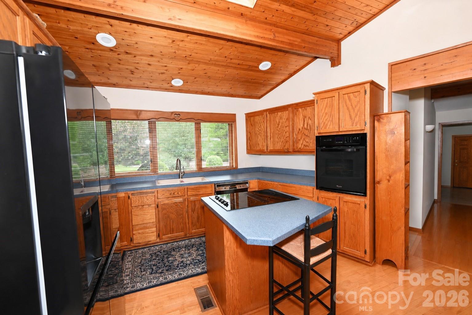 3711 Blendwood Lane NE — Hickory