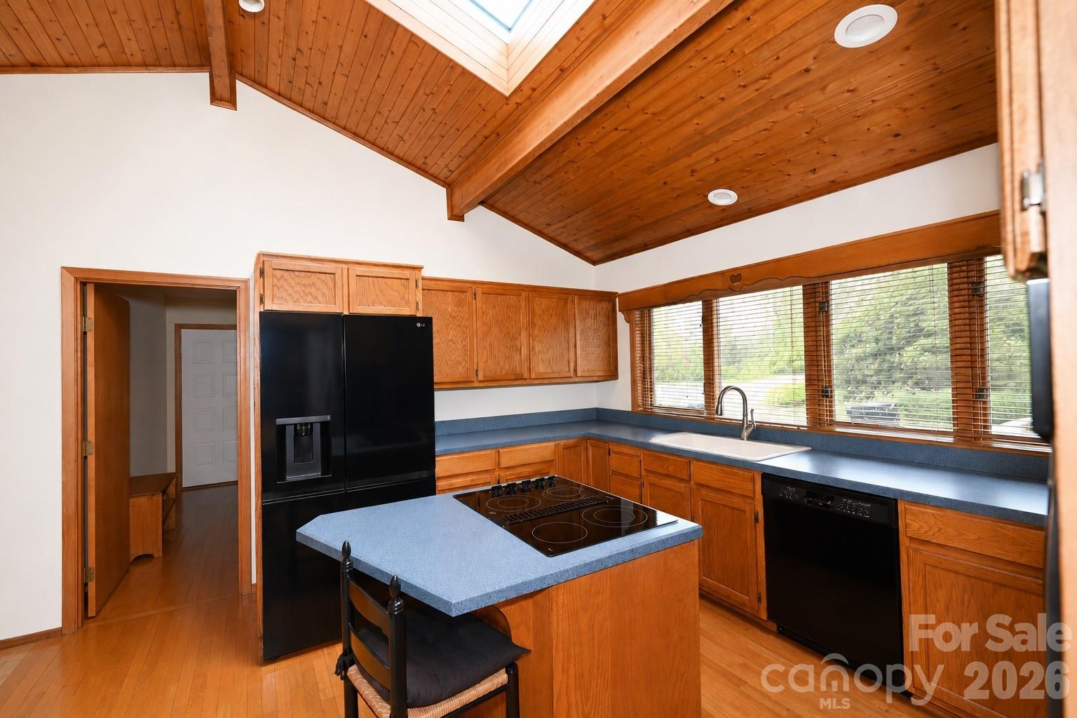 3711 Blendwood Lane NE — Hickory