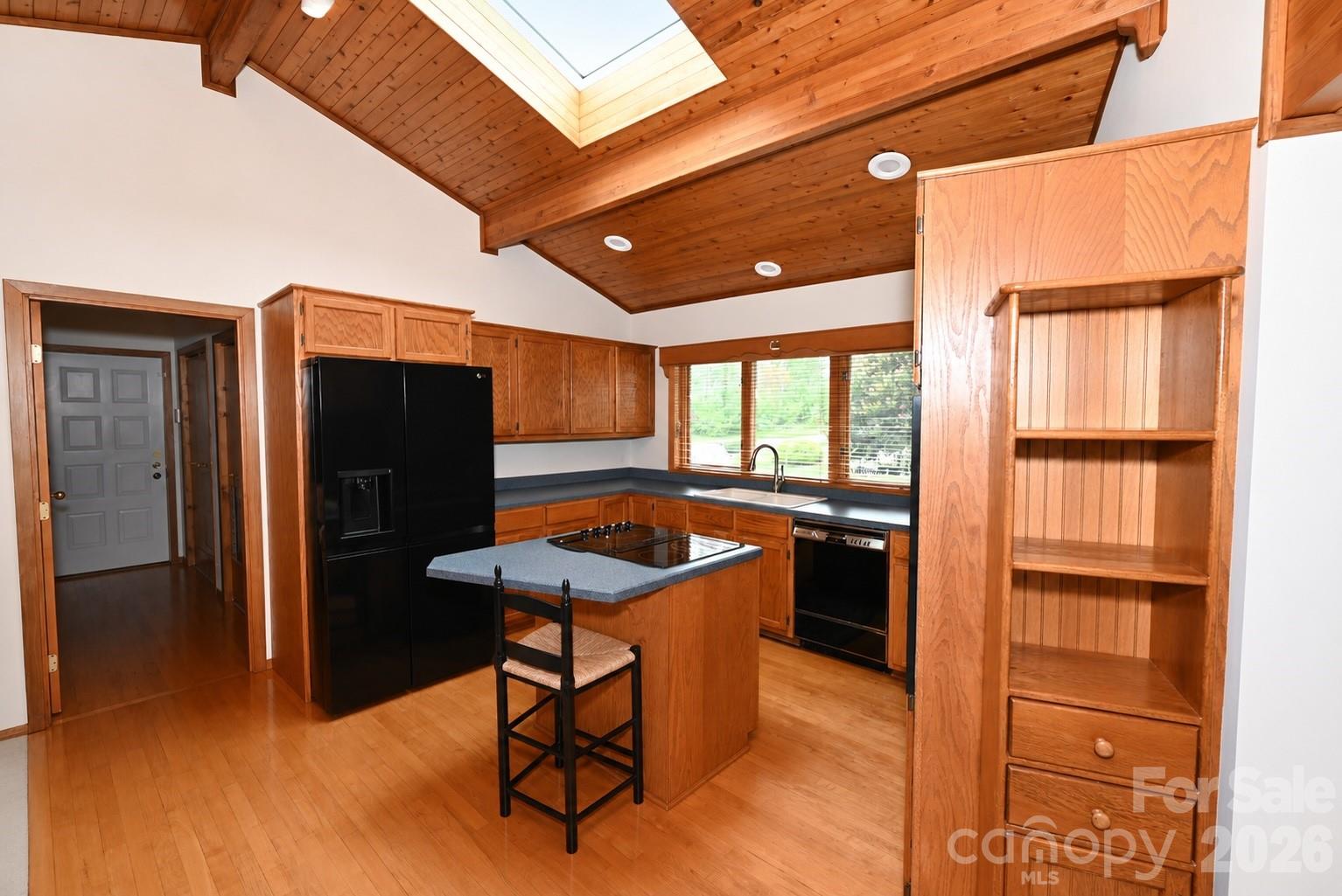 3711 Blendwood Lane NE — Hickory