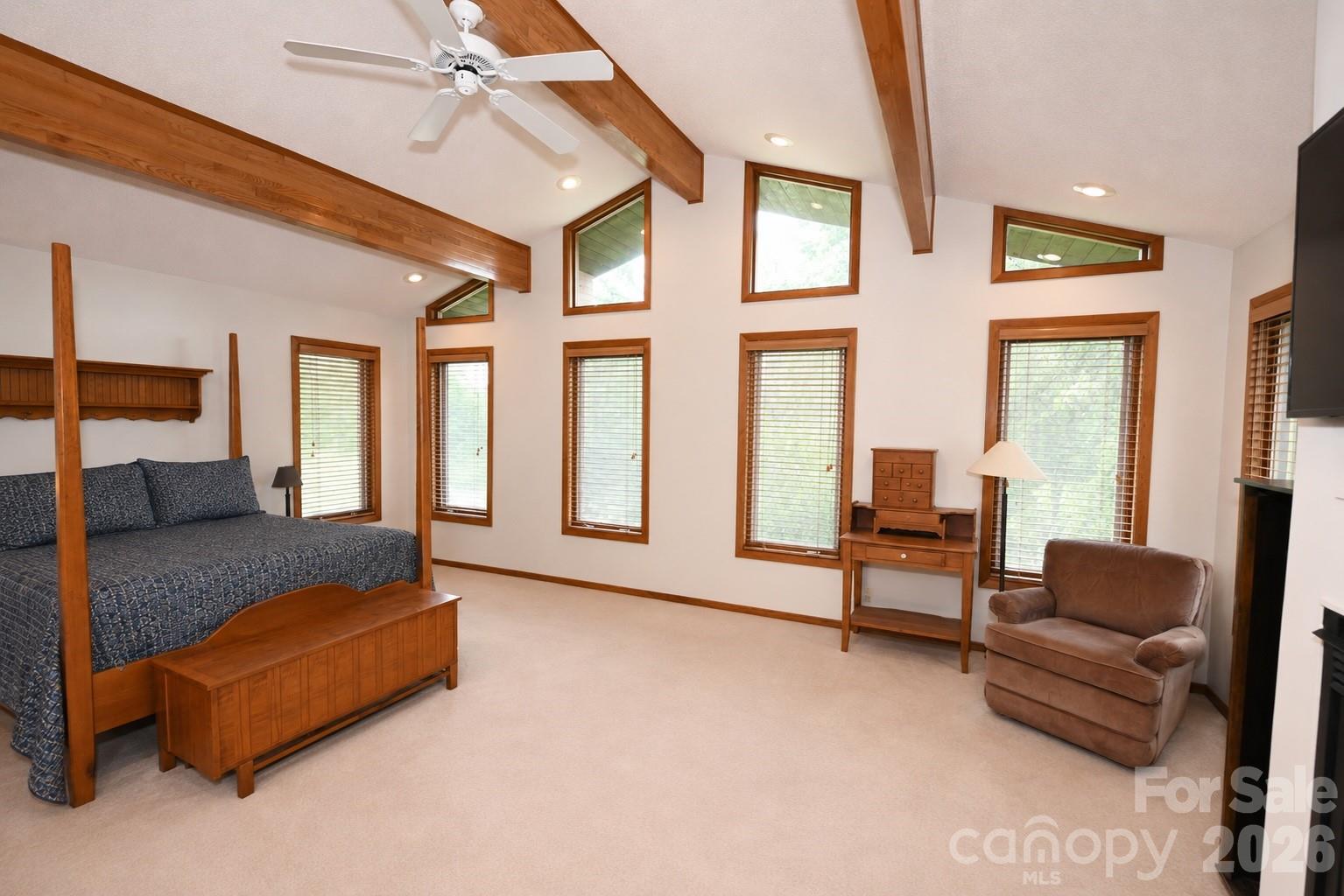 3711 Blendwood Lane NE — Hickory