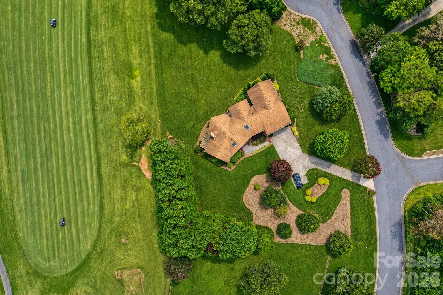 3711 Blendwood Lane NE — Hickory