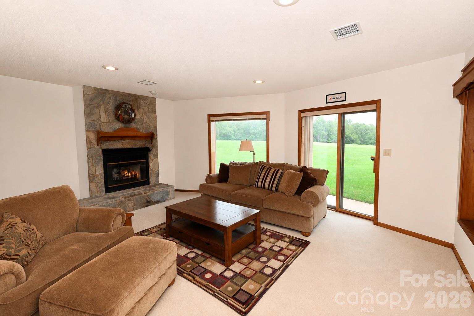 3711 Blendwood Lane NE — Hickory