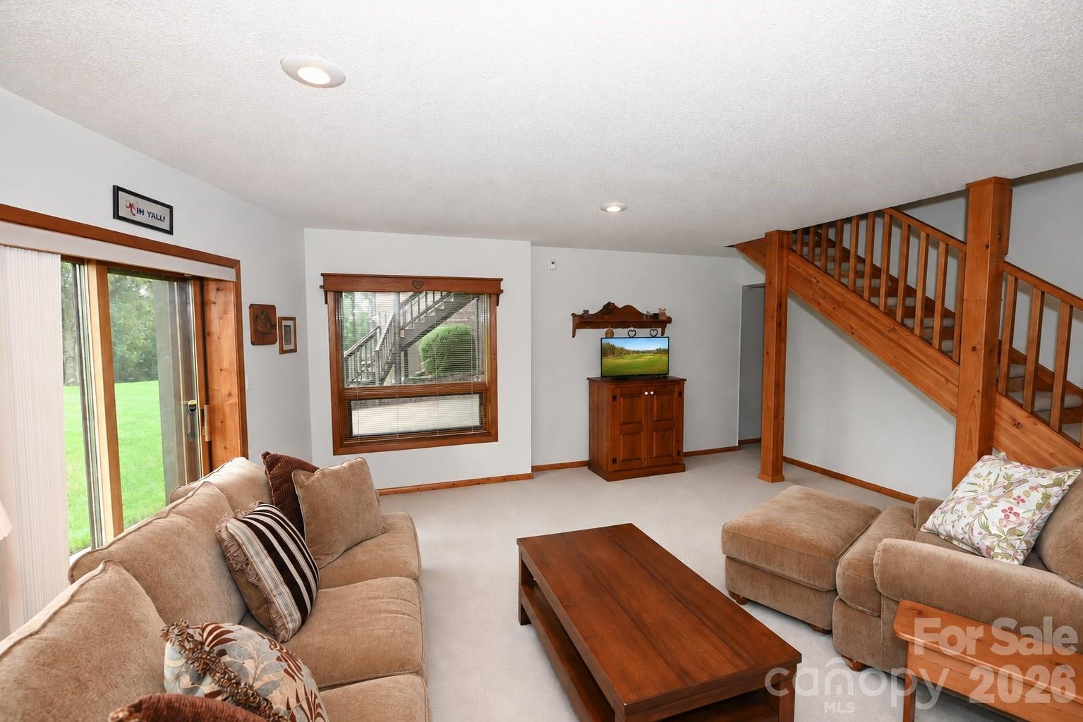 3711 Blendwood Lane NE — Hickory
