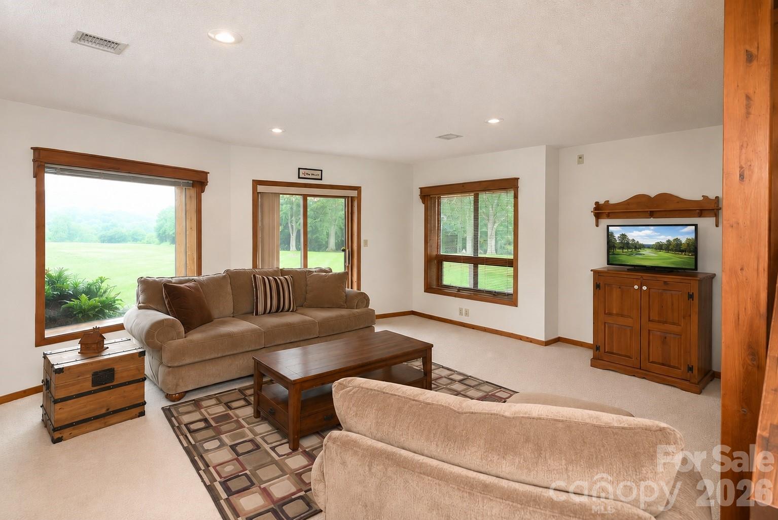 3711 Blendwood Lane NE — Hickory