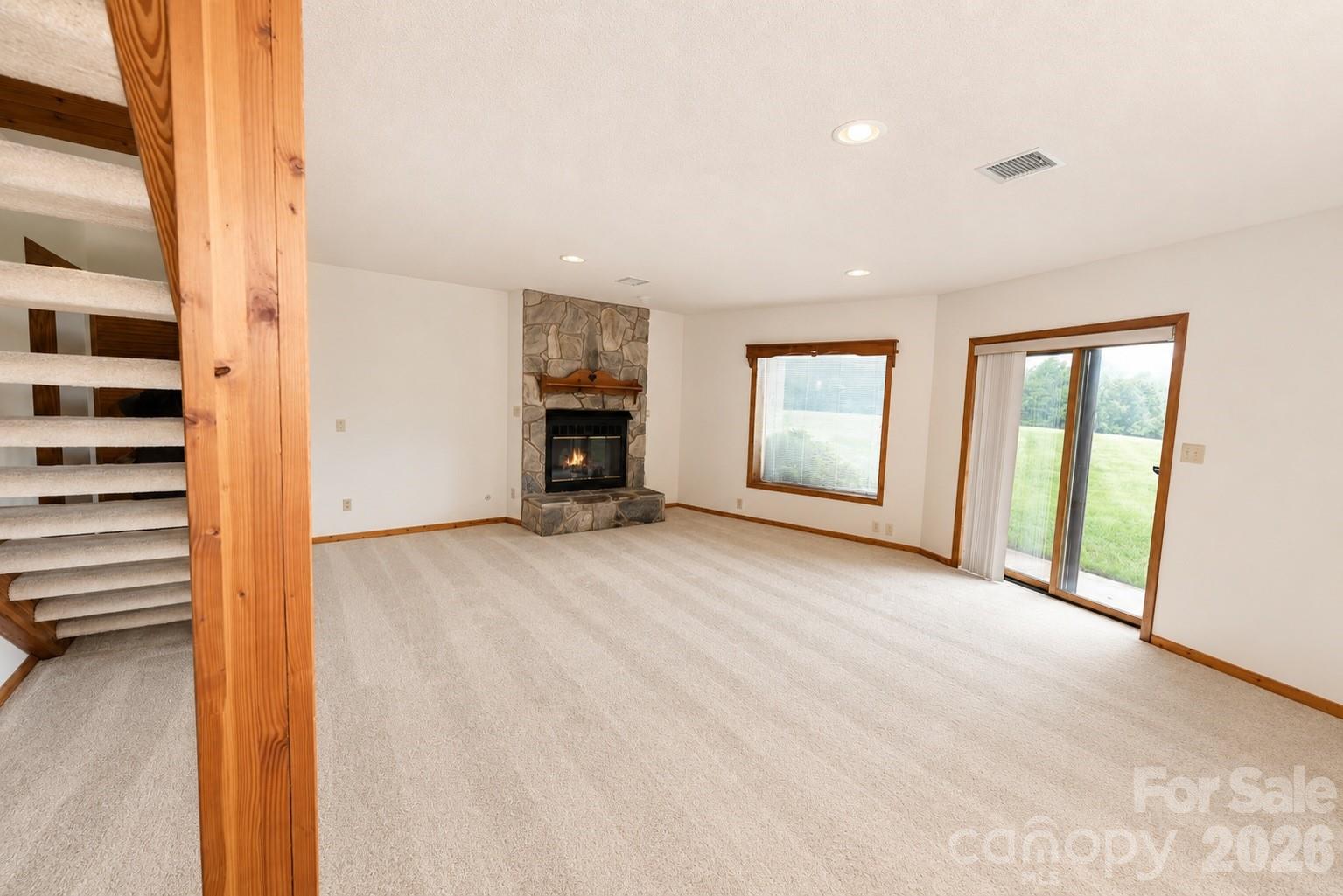 3711 Blendwood Lane NE — Hickory