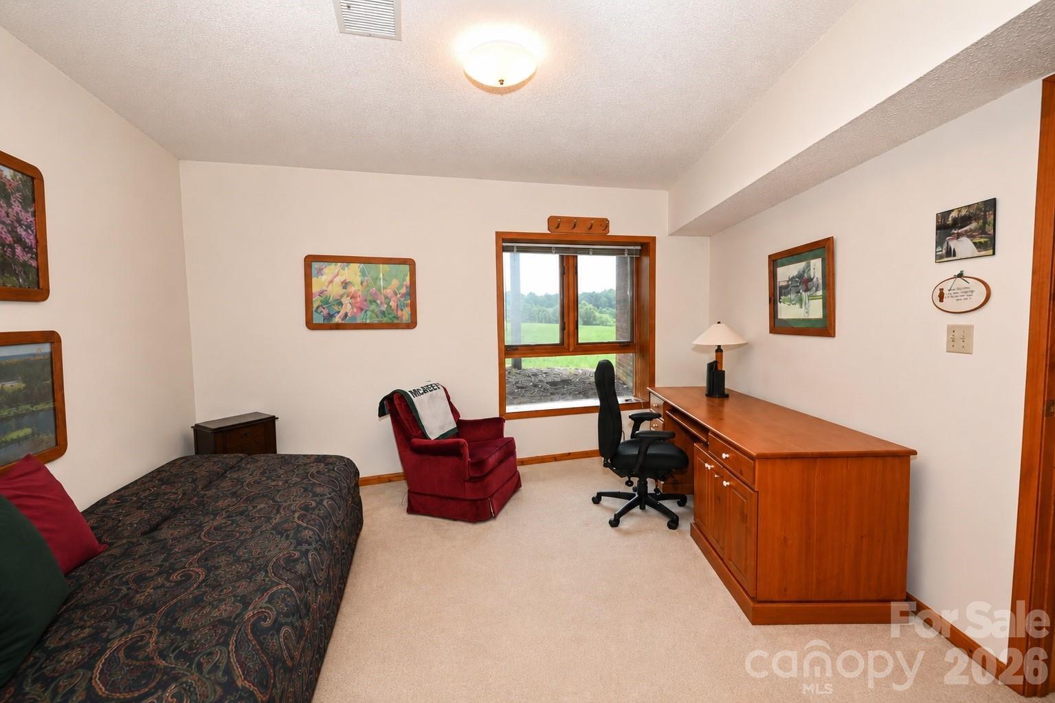 3711 Blendwood Lane NE — Hickory