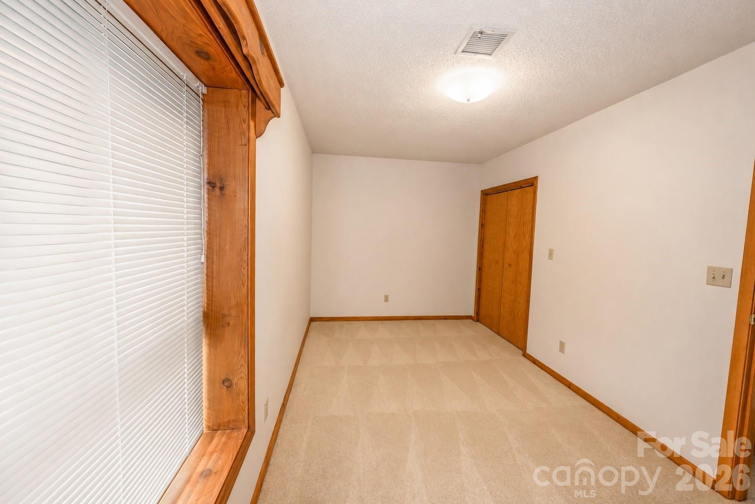 3711 Blendwood Lane NE — Hickory