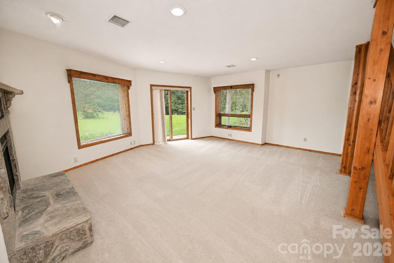 3711 Blendwood Lane NE — Hickory