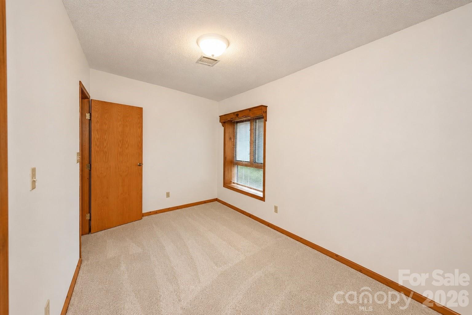 3711 Blendwood Lane NE — Hickory