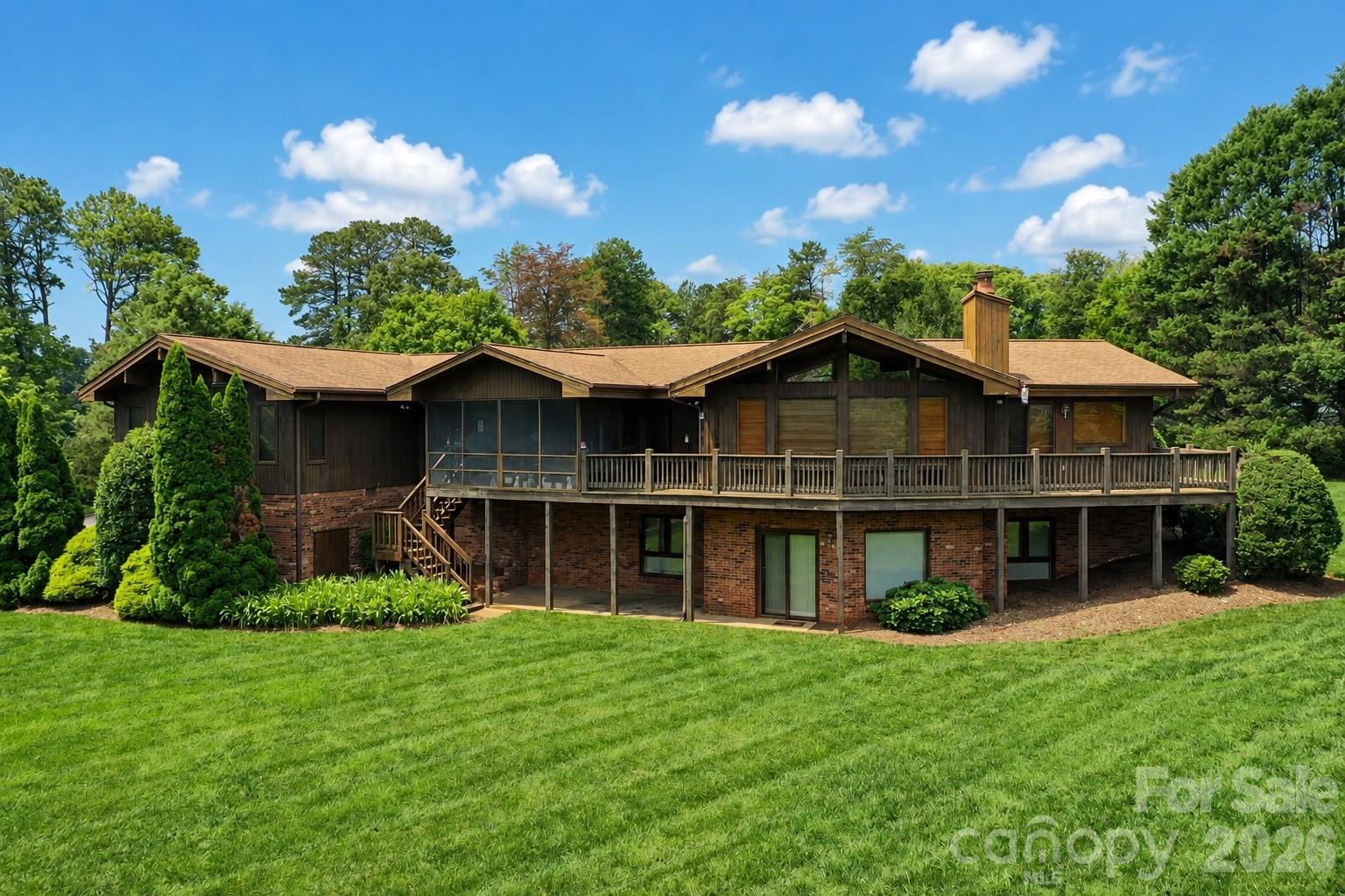 3711 Blendwood Lane NE — Hickory