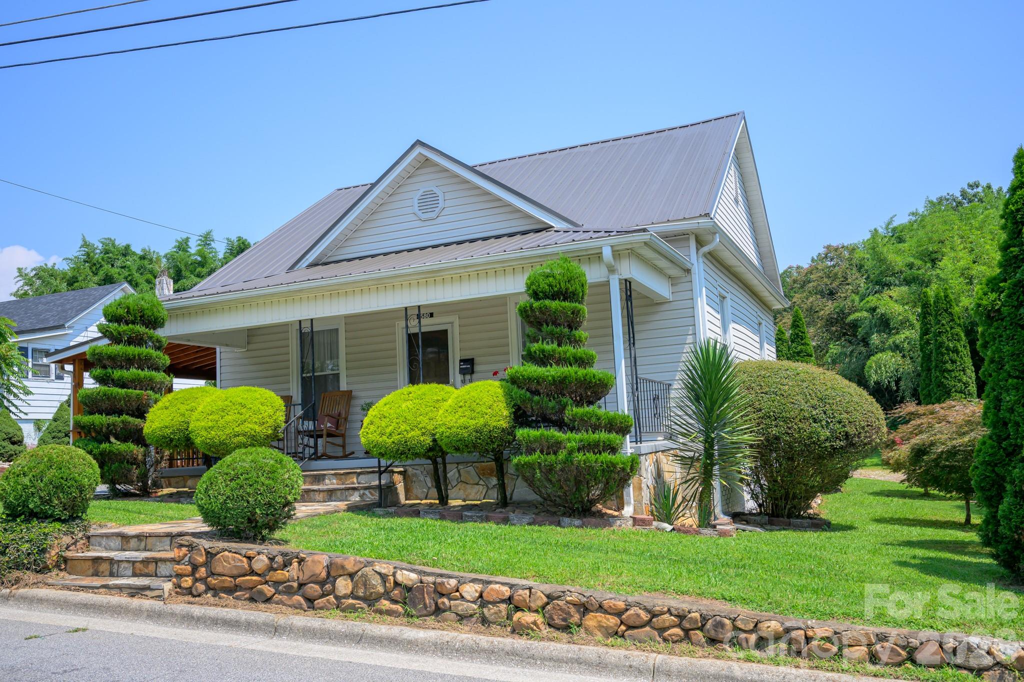 580 Baldwin Avenue — Marion