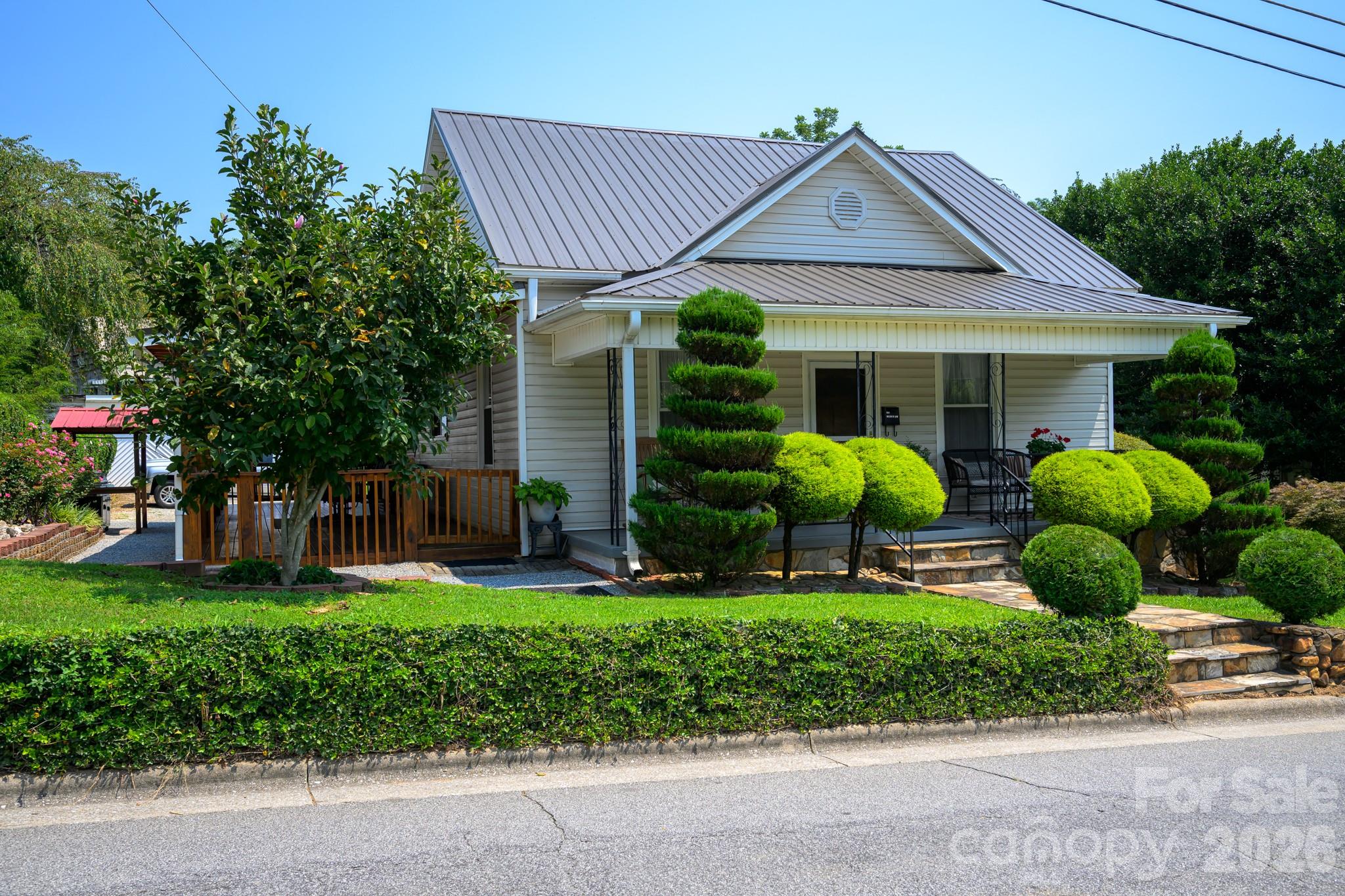 580 Baldwin Avenue — Marion