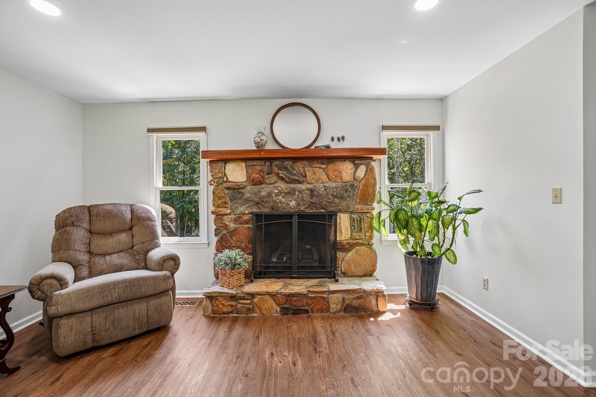 158 Mallard Drive — Columbus