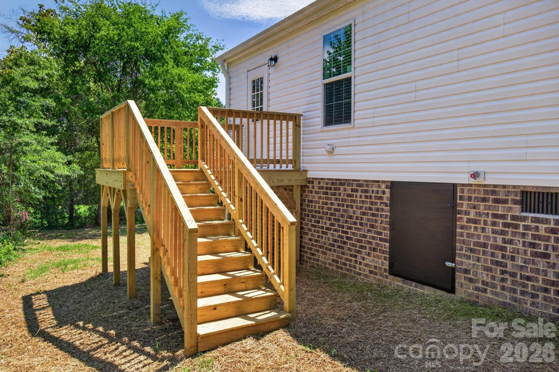1303 Elrado Street — Burlington