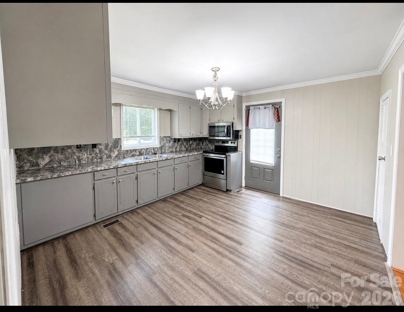 6955 Sandhill Road — Kershaw