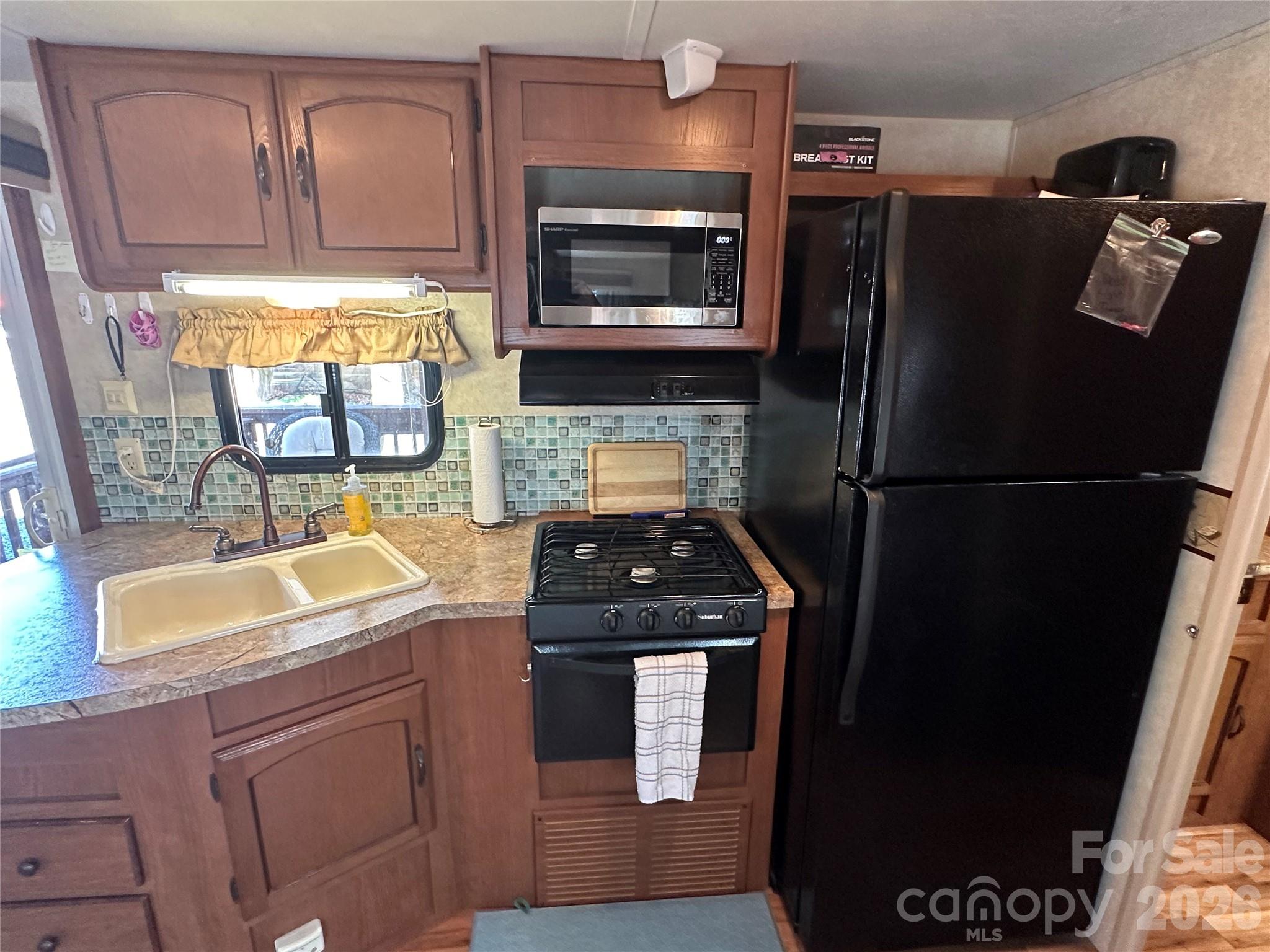 331 Mount View Lane — New London
