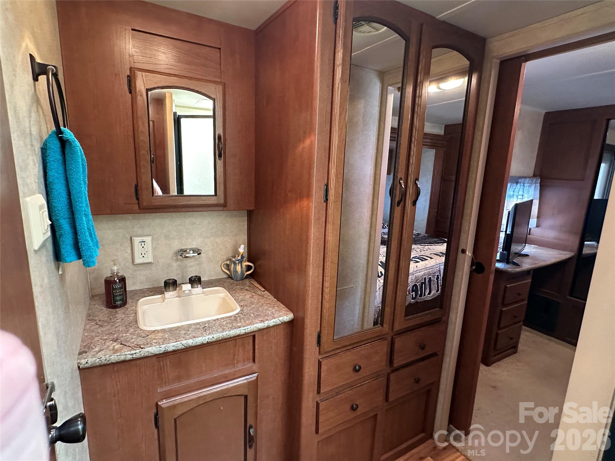 331 Mount View Lane — New London