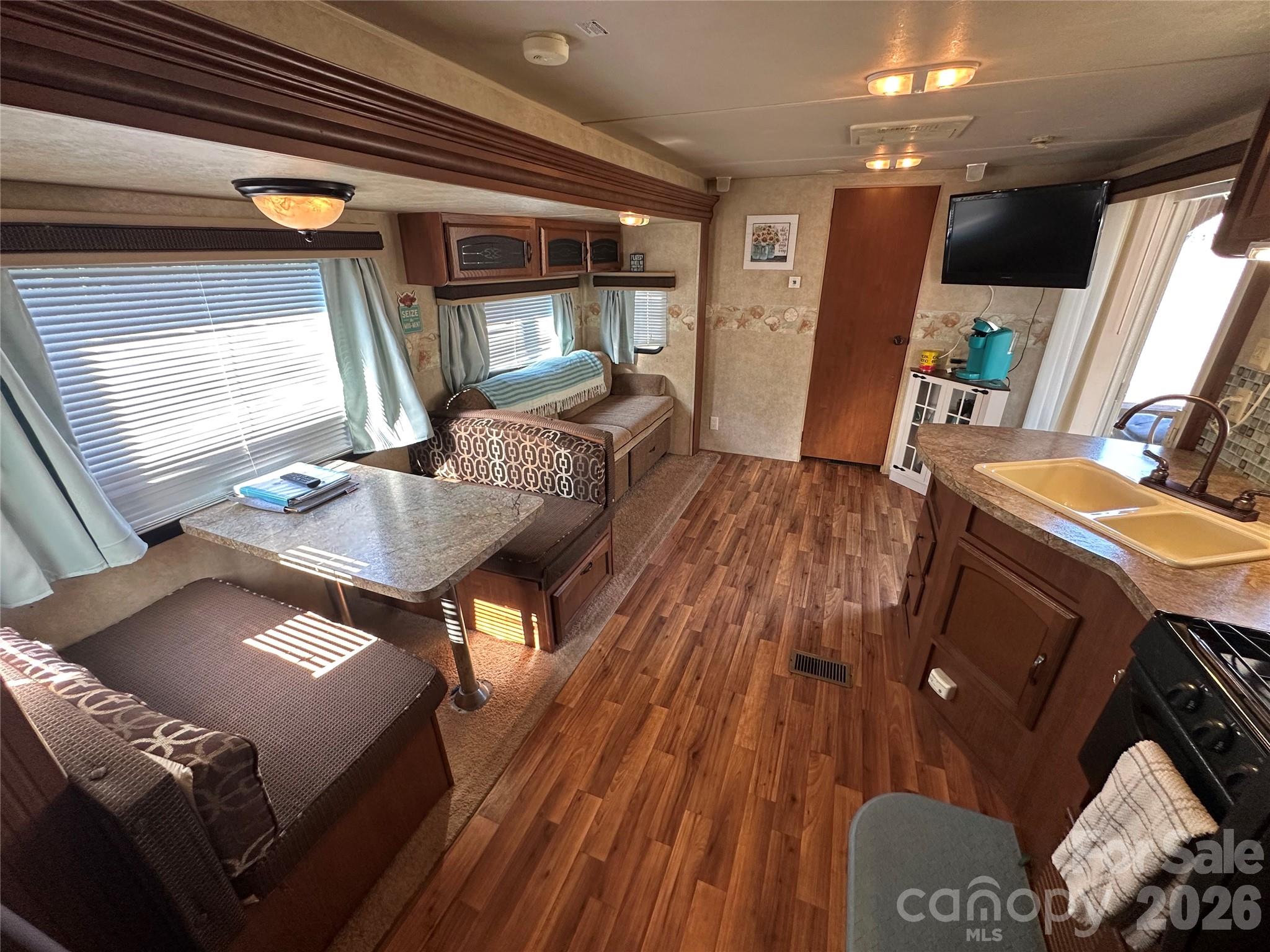 331 Mount View Lane — New London