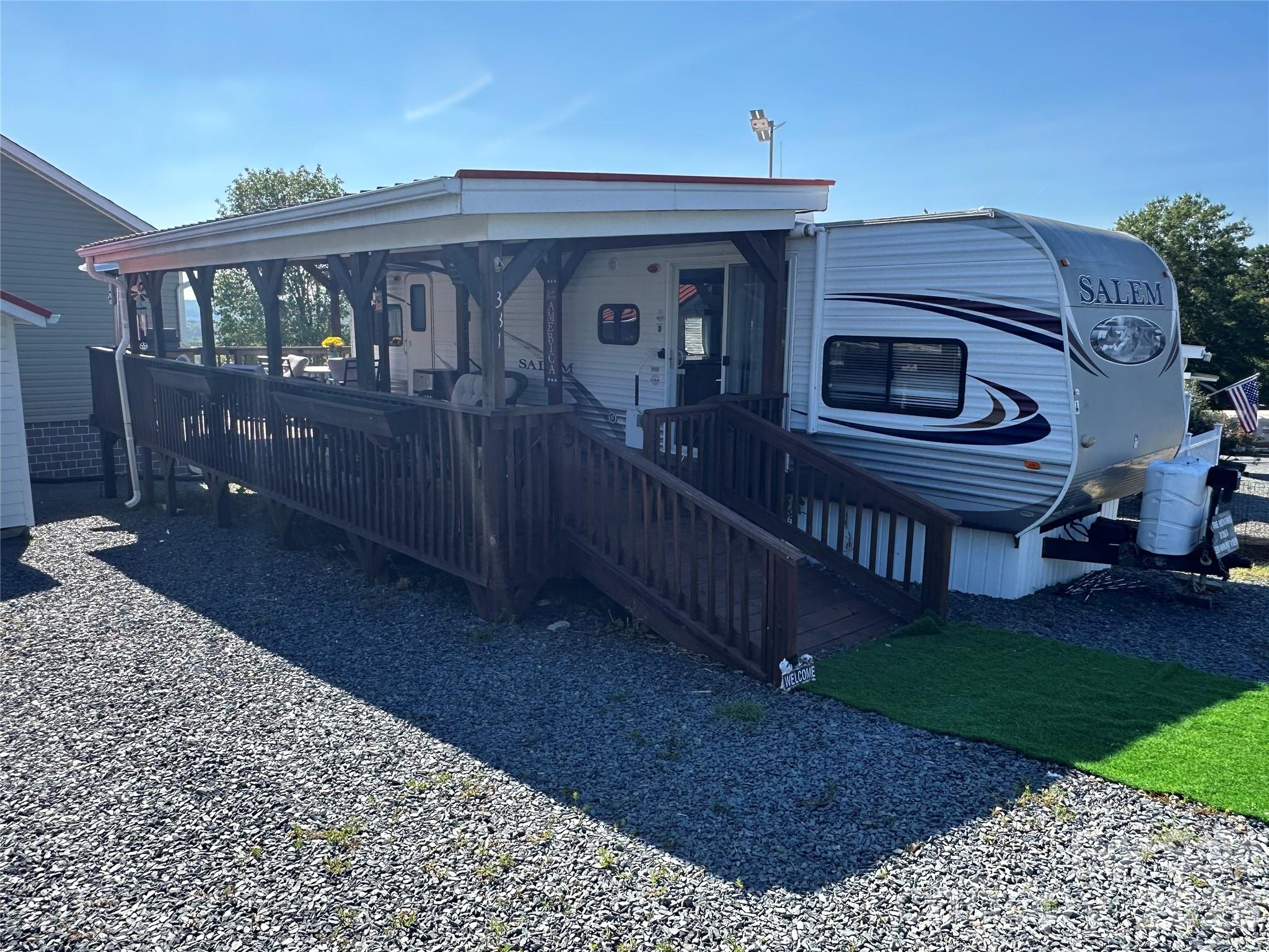 331 Mount View Lane — New London